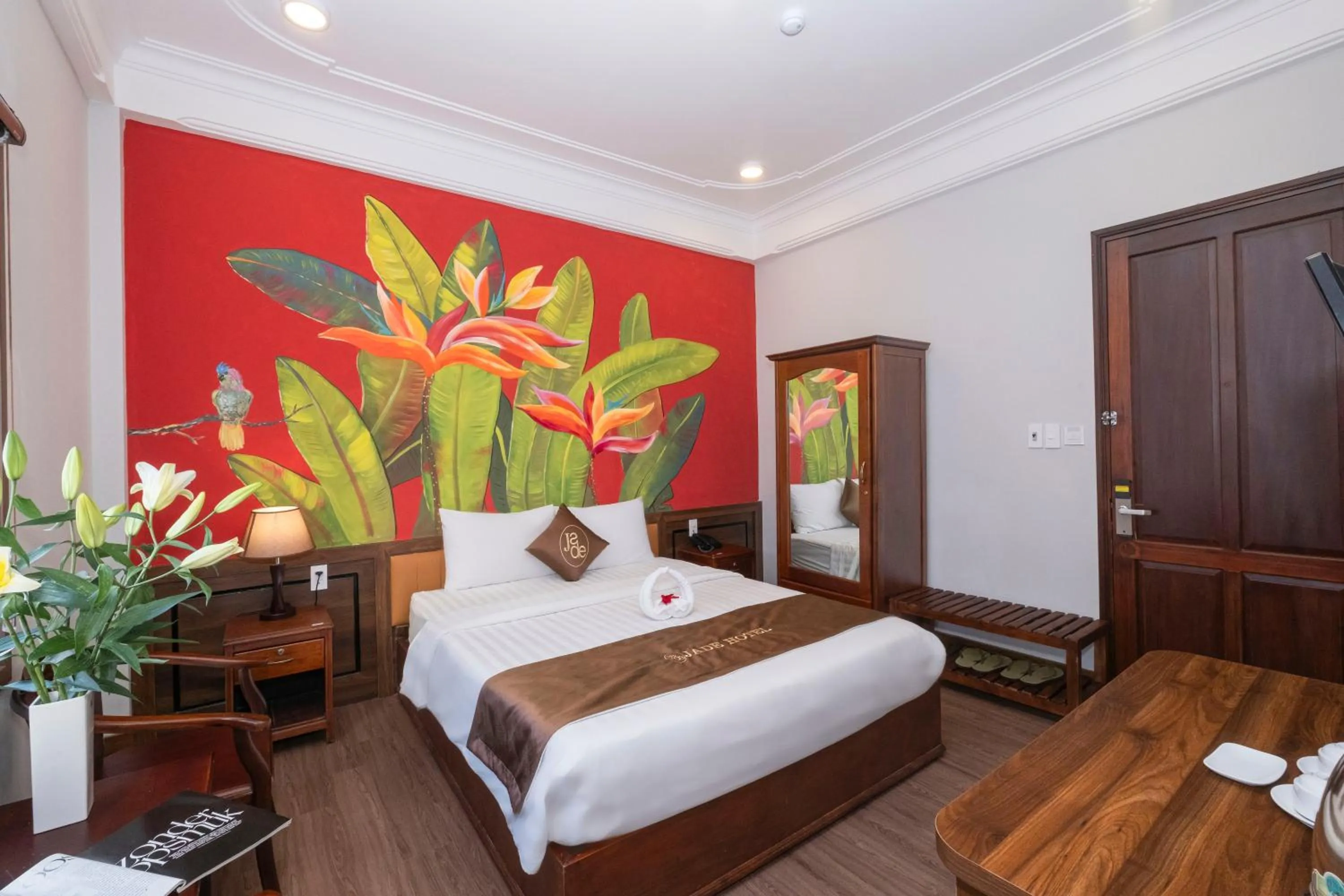 Bedroom, Bed in Jade Hotel