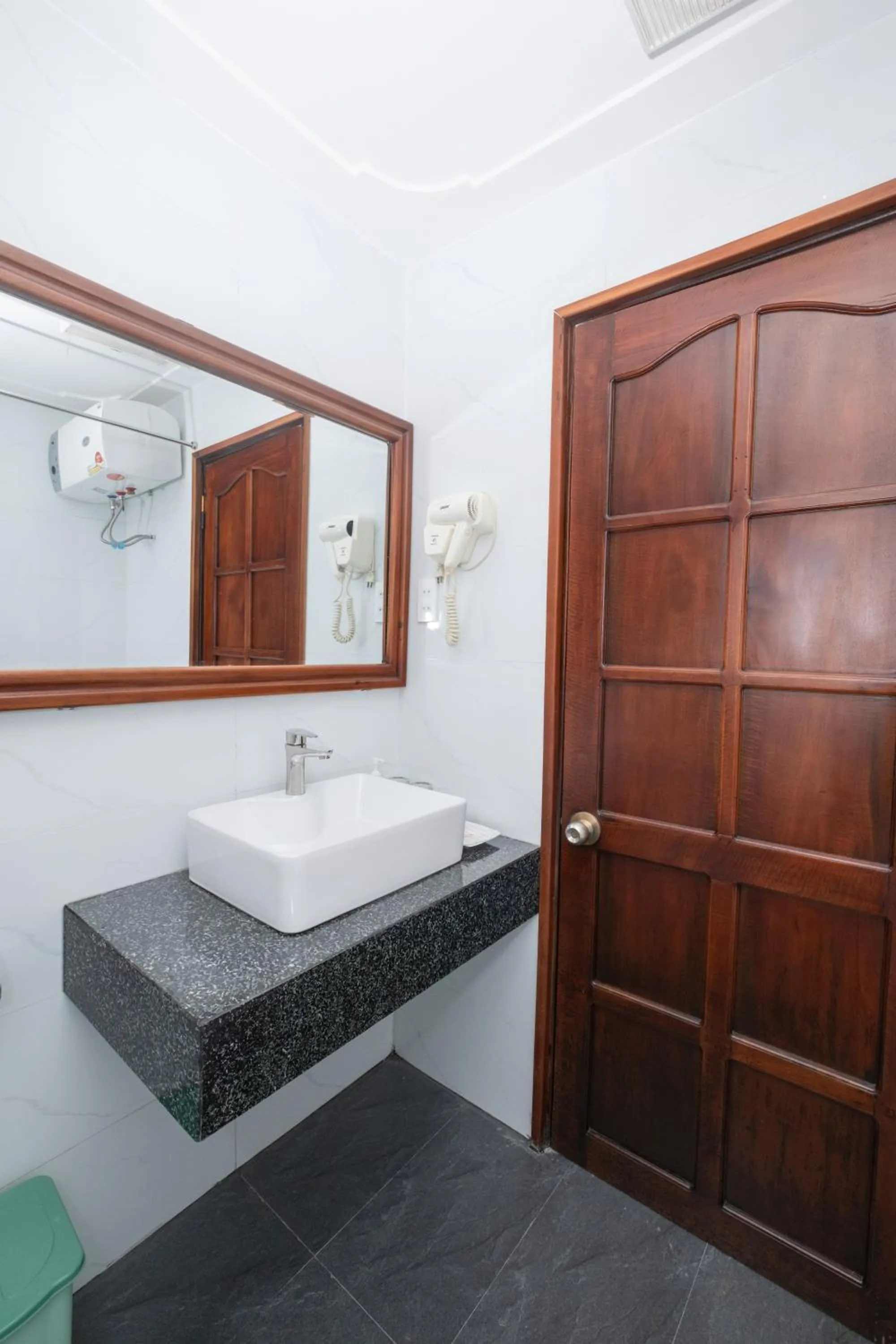 Shower in Jade Hotel