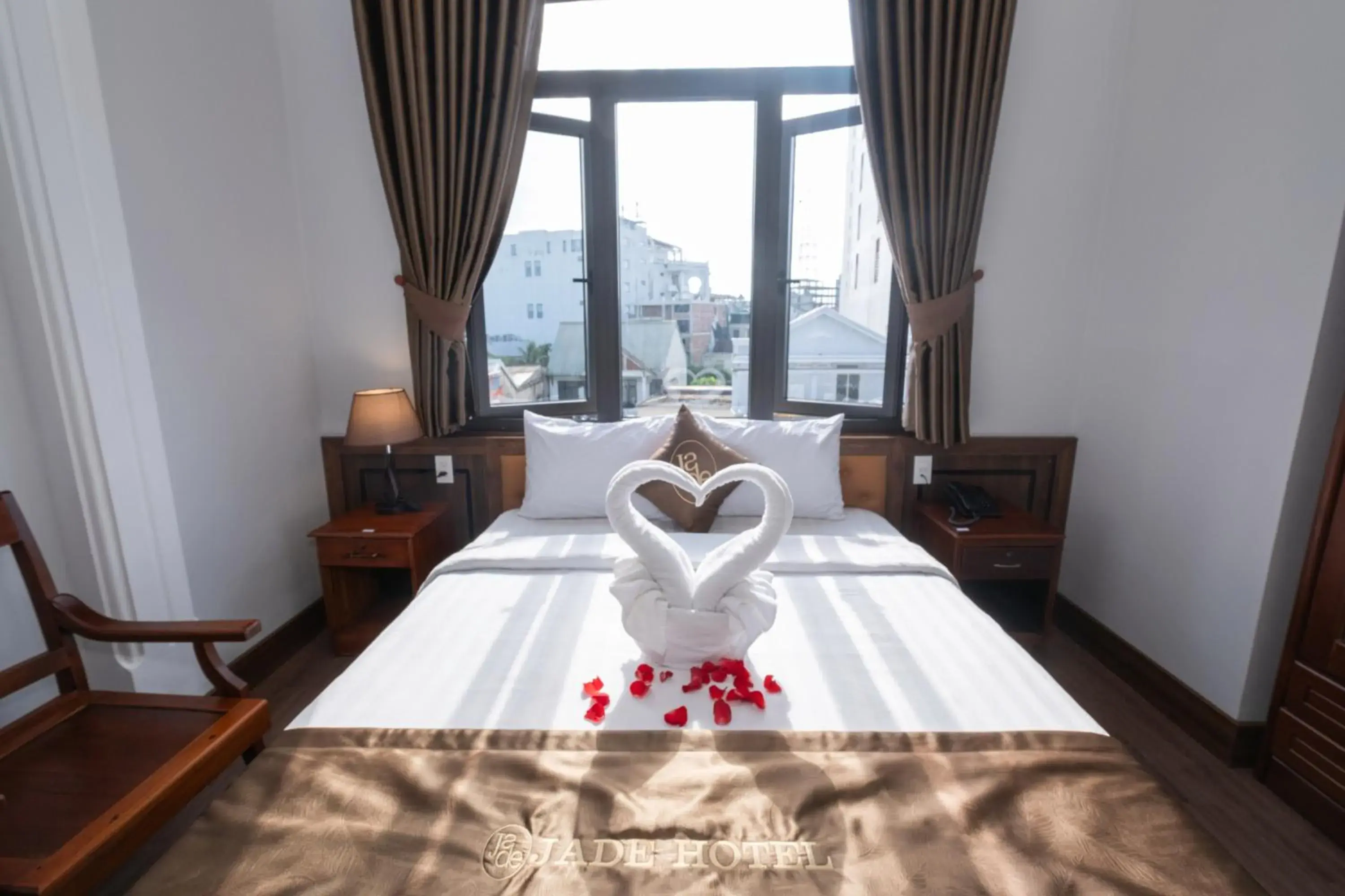 Bed in Jade Hotel Bed in Jade Hotel