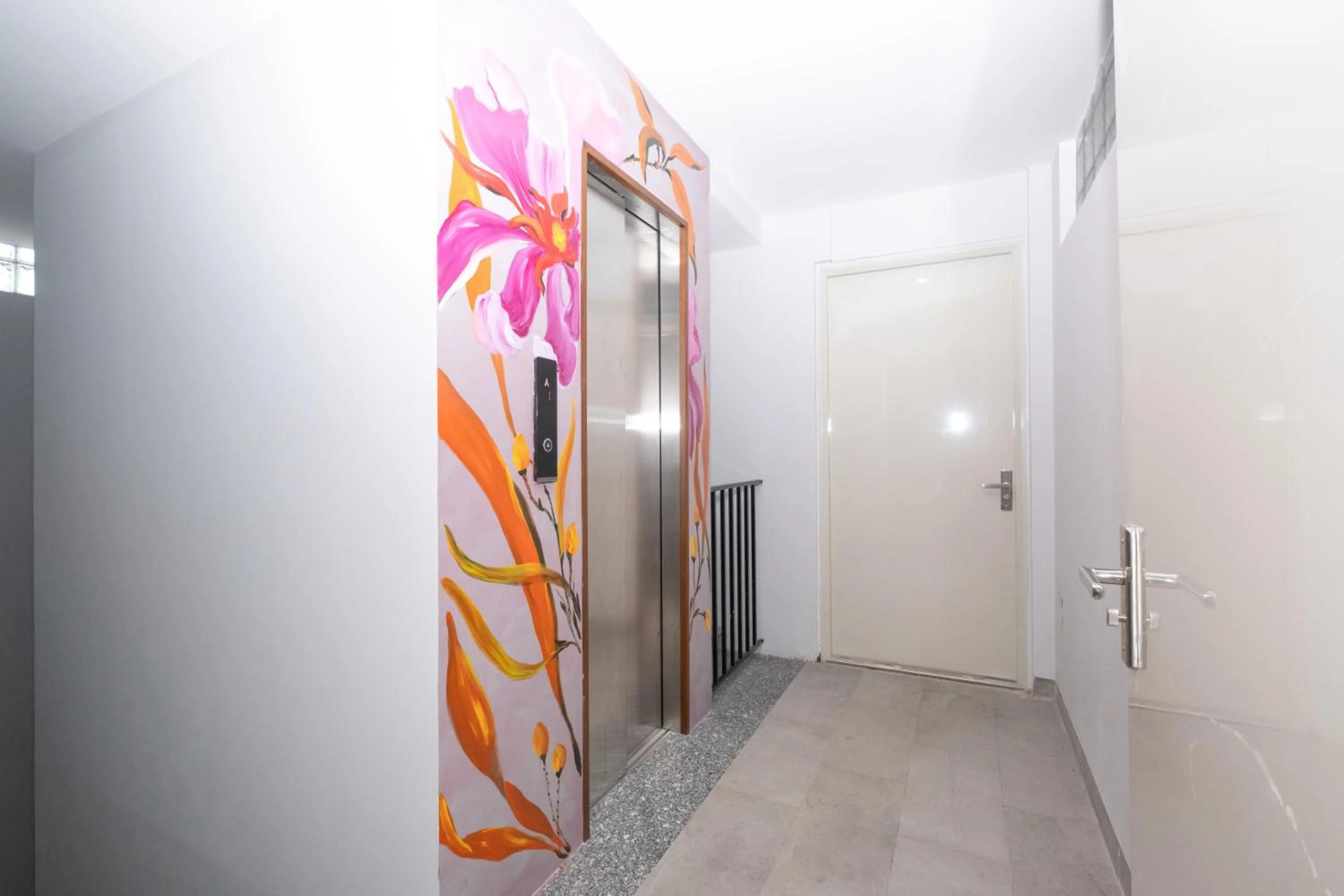 elevator in Jade Hotel