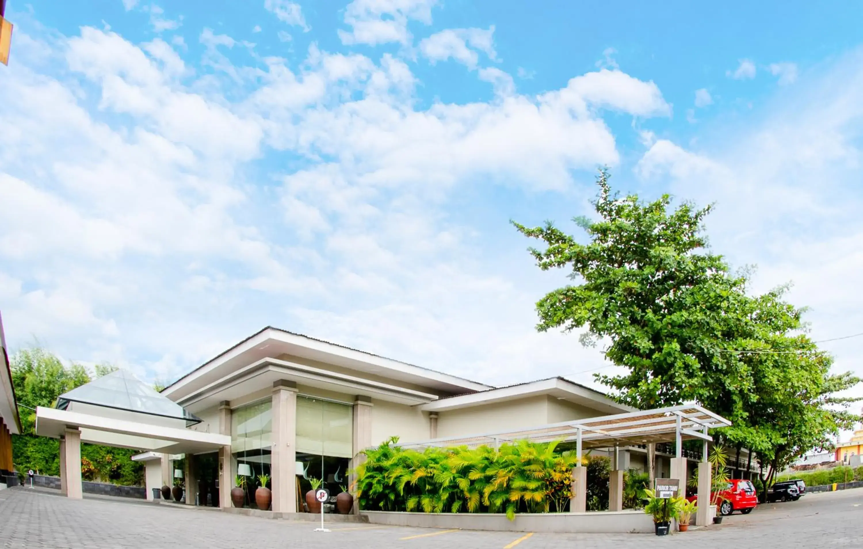 Property building in Tasneem Hotel Malioboro Yogyakarta Property building in Tasneem Hotel Malioboro Yogyakarta