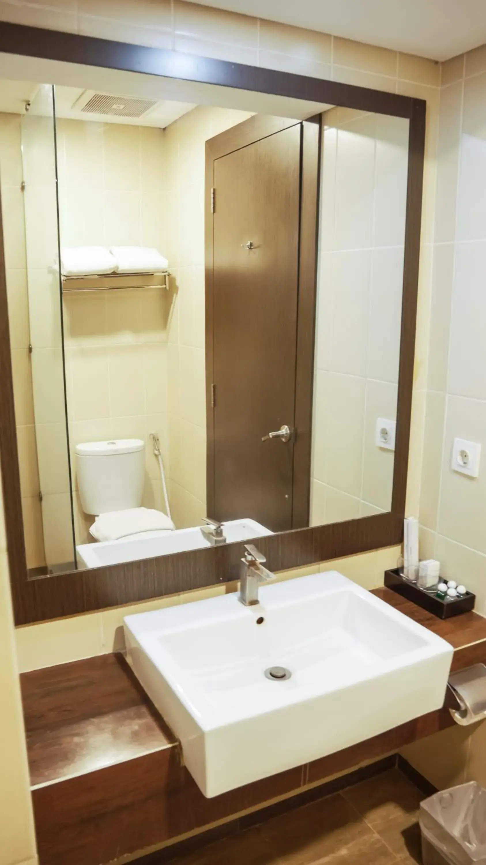 Bathroom in Tasneem Hotel Malioboro Yogyakarta Bathroom in Tasneem Hotel Malioboro Yogyakarta