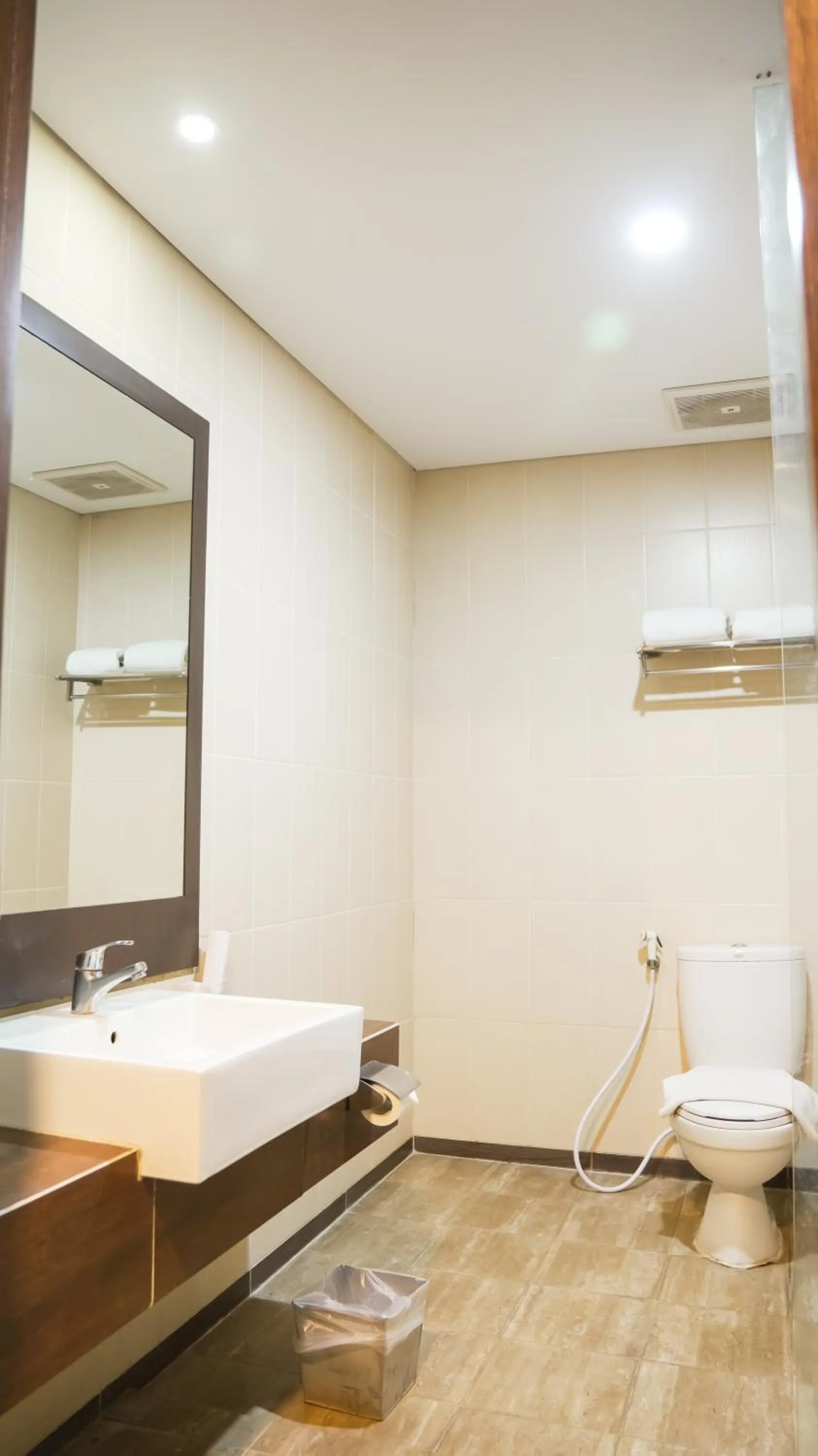 Bathroom in Tasneem Hotel Malioboro Yogyakarta