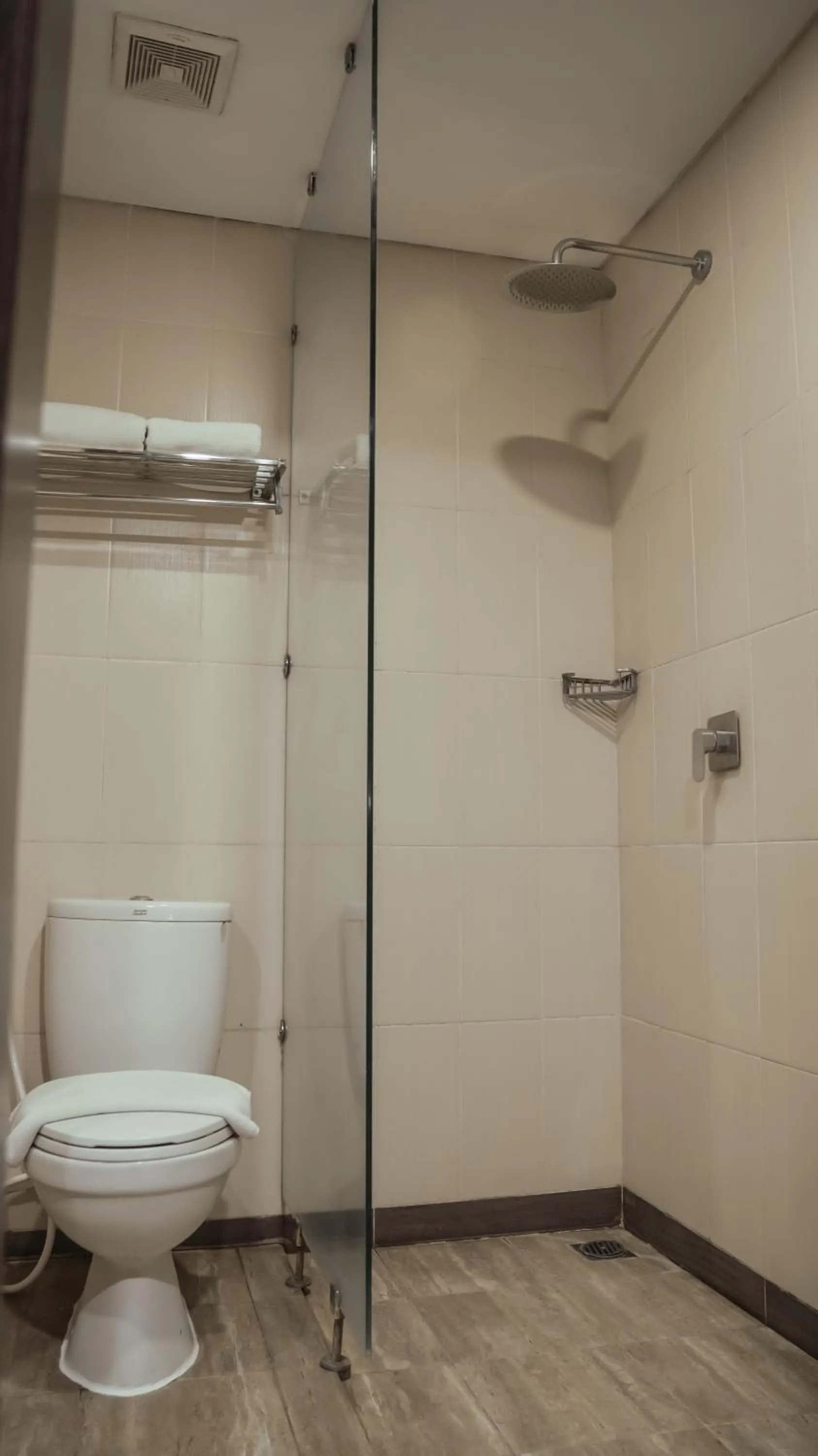 Toilet in Tasneem Hotel Malioboro Yogyakarta