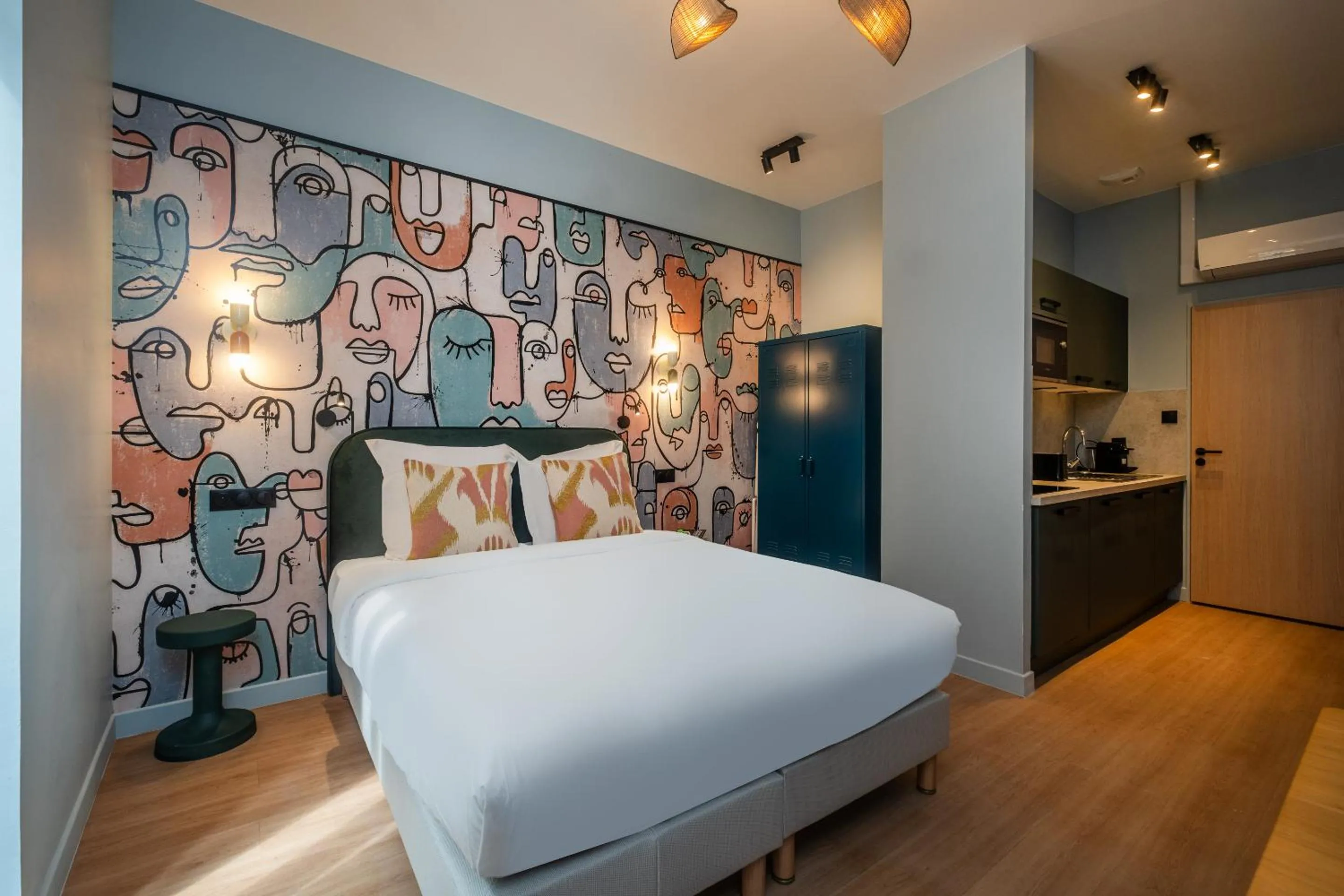 Bedroom, Bed in Montmartre Paris Suite