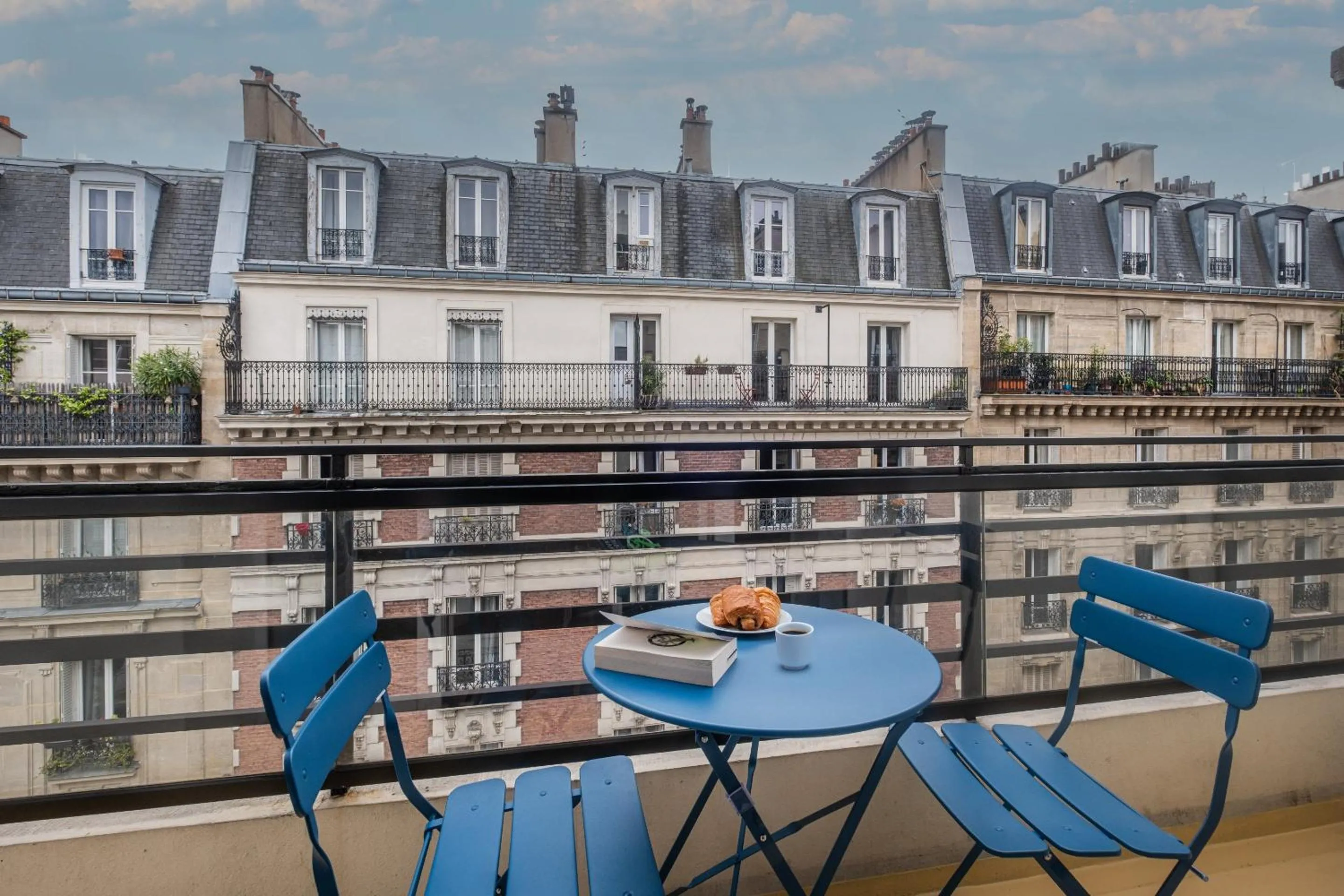 Patio in Montmartre Paris Suite