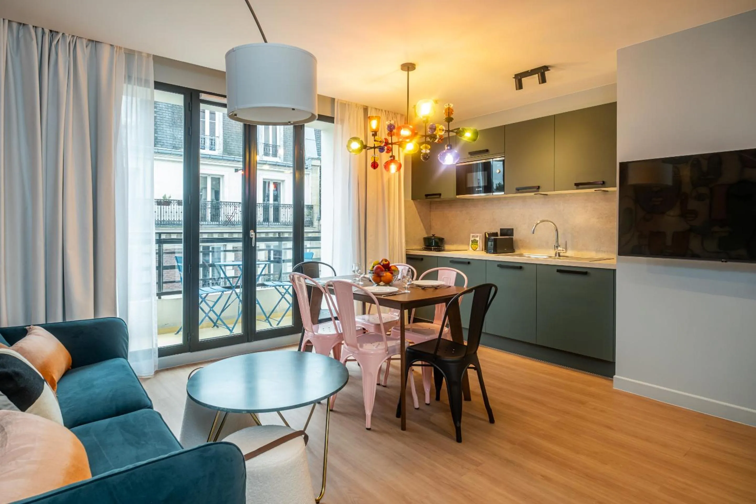 Kitchen or kitchenette in Montmartre Paris Suite
