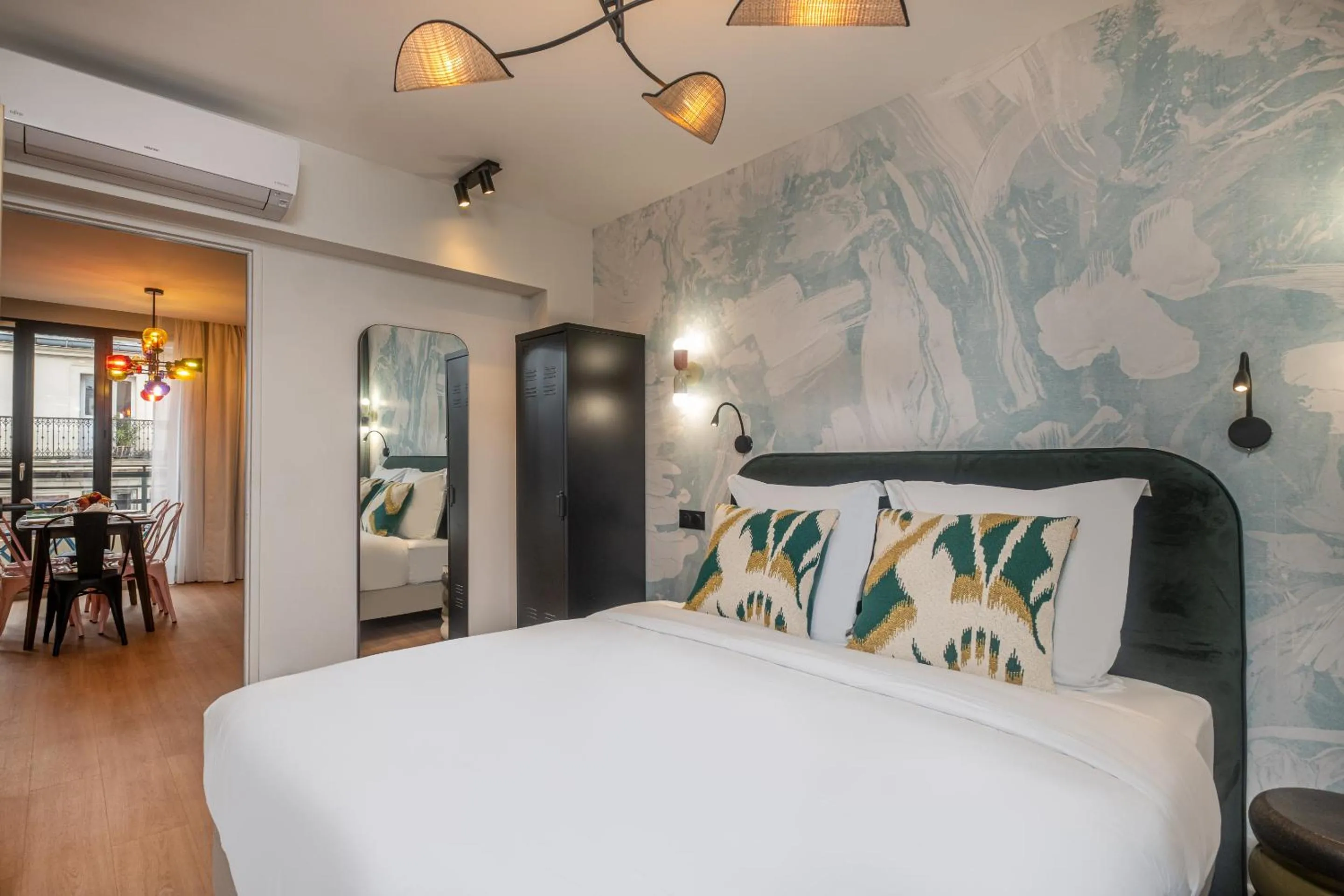 Bedroom, Bed in Montmartre Paris Suite