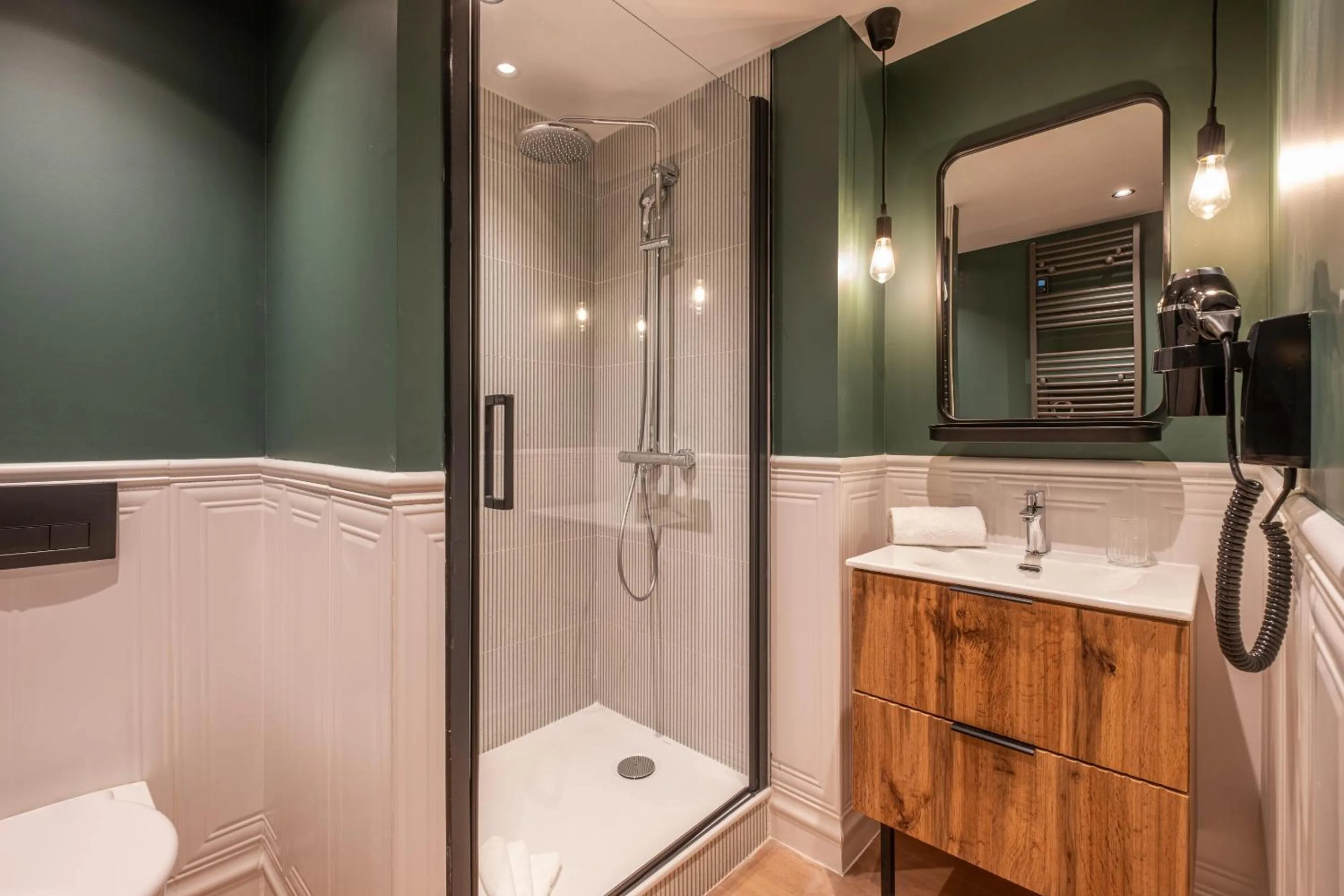 Bathroom in Montmartre Paris Suite