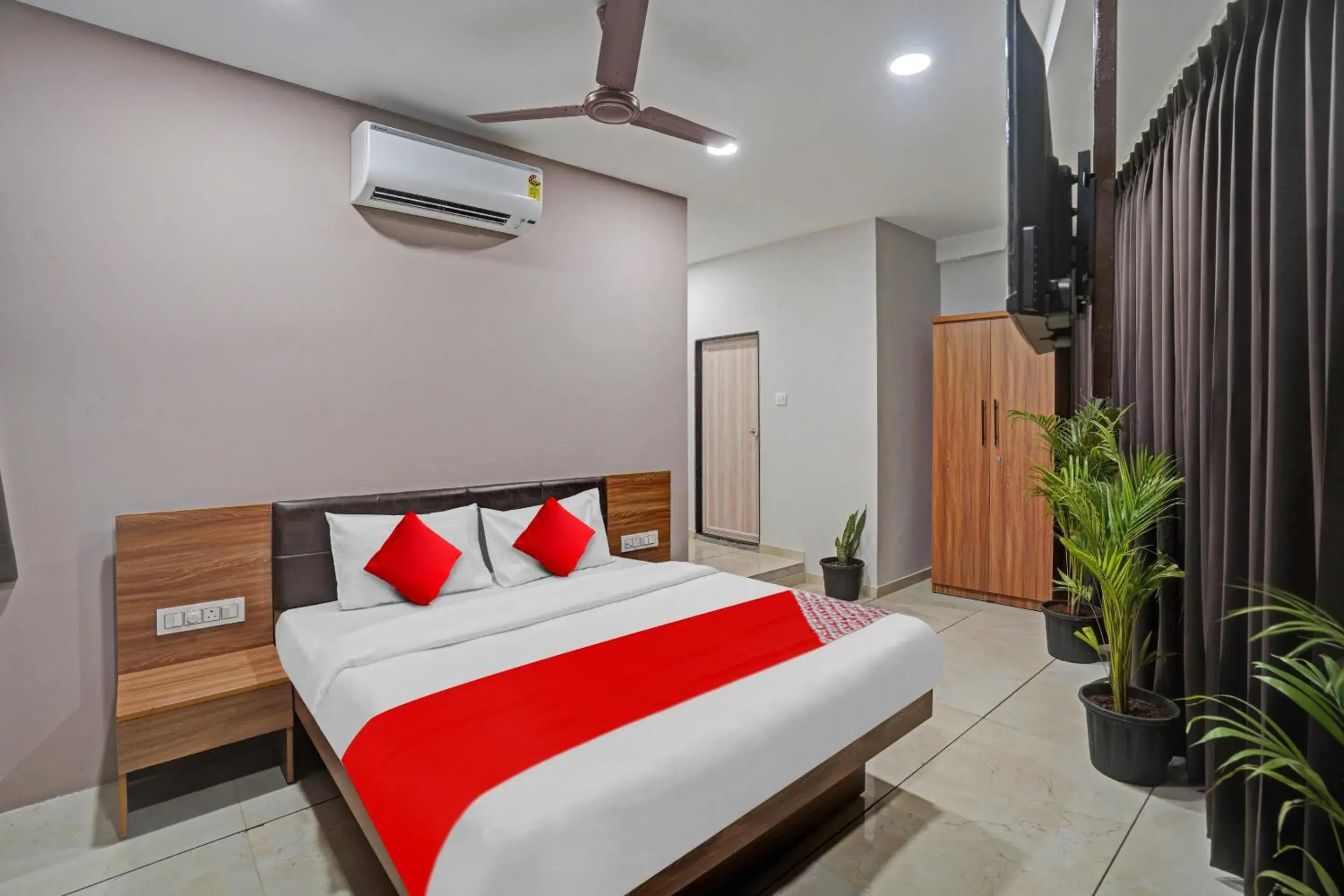 Suite with Sauna - single occupancy in Hotel Sukoon, Best Luxurious Hotel Rooms In Surat City Center Suite with Sauna - single occupancy in Hotel Sukoon, Best Luxurious Hotel Rooms In Surat City Center