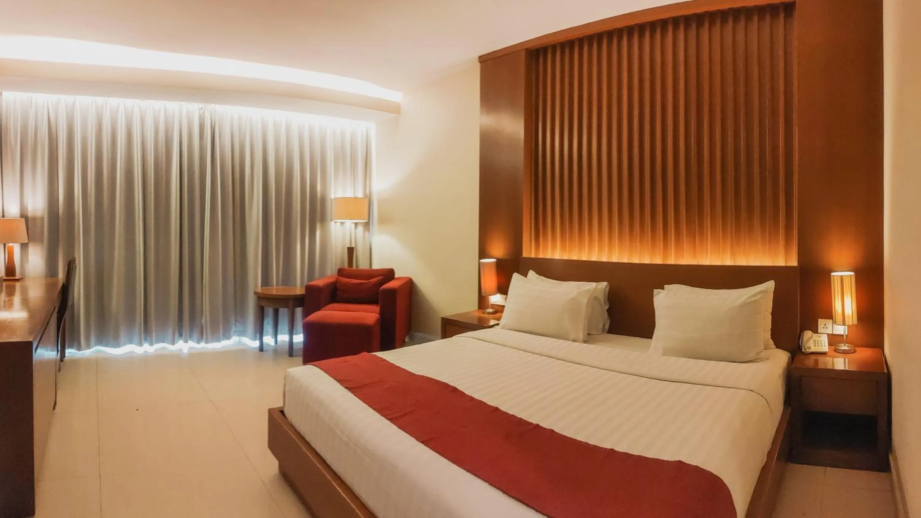 Bed in Seminyak Square Hotel And Villas