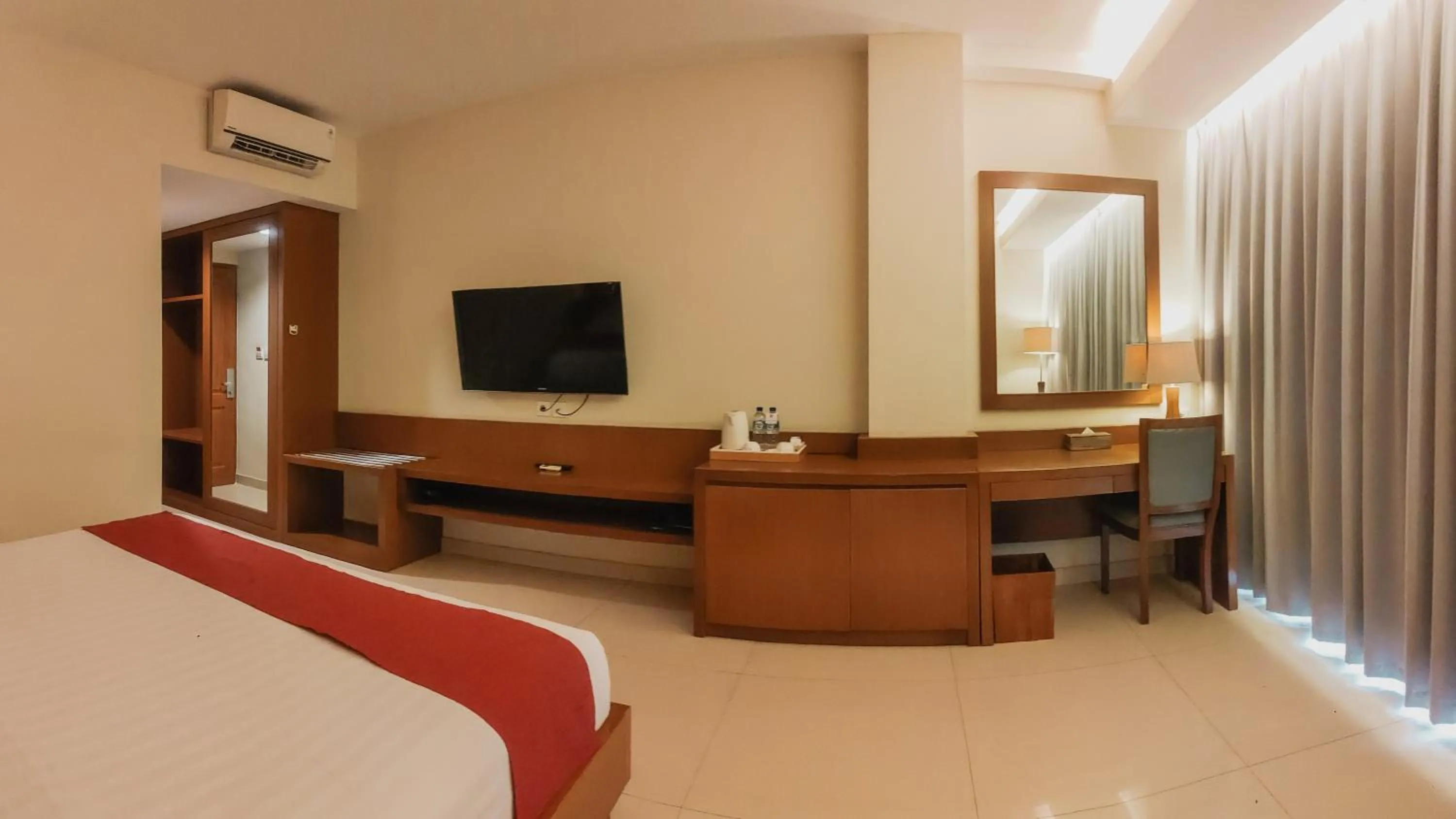 Communal lounge/ TV room, Bed in Seminyak Square Hotel And Villas