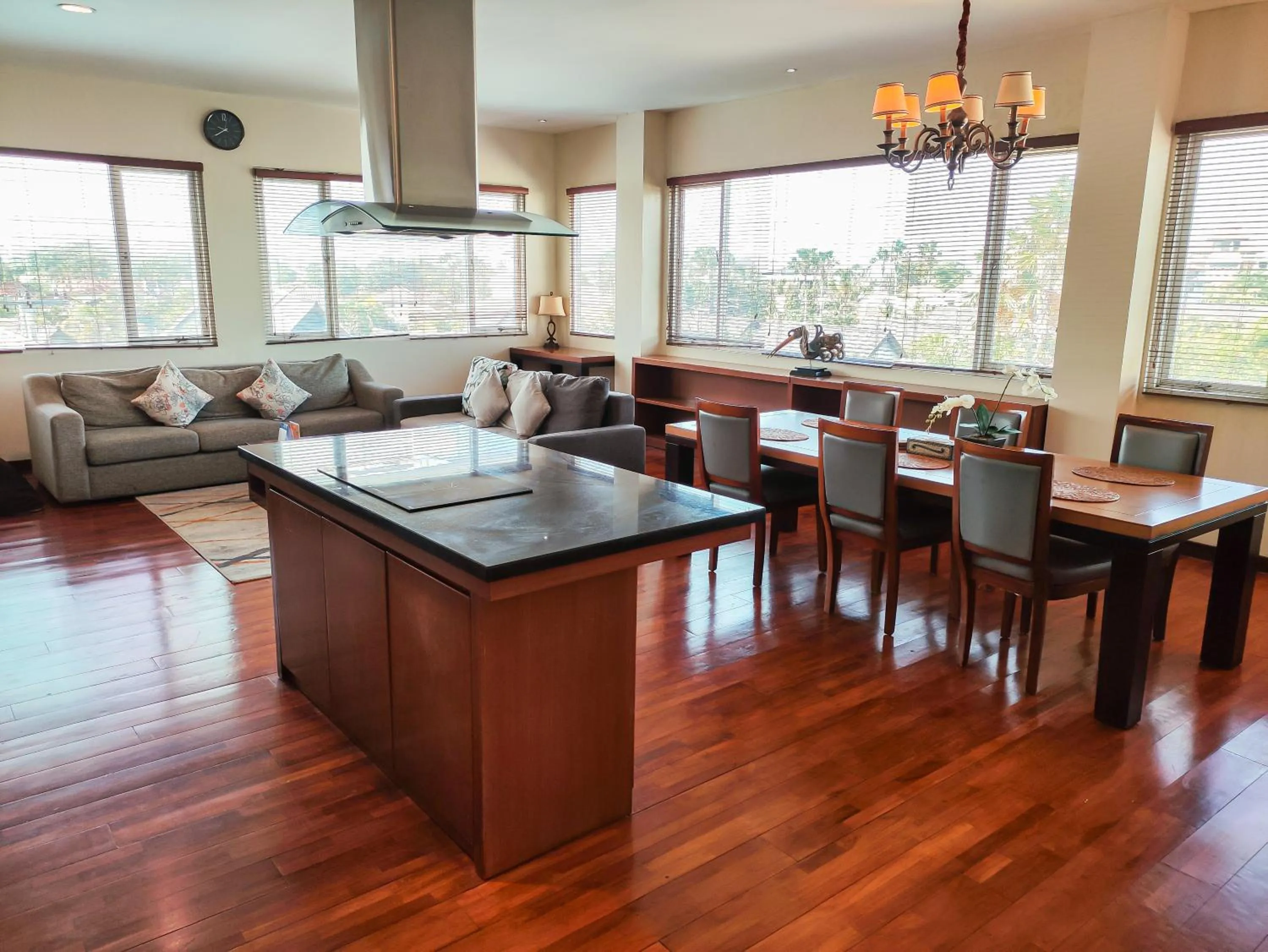 TV and multimedia in Seminyak Square Hotel And Villas