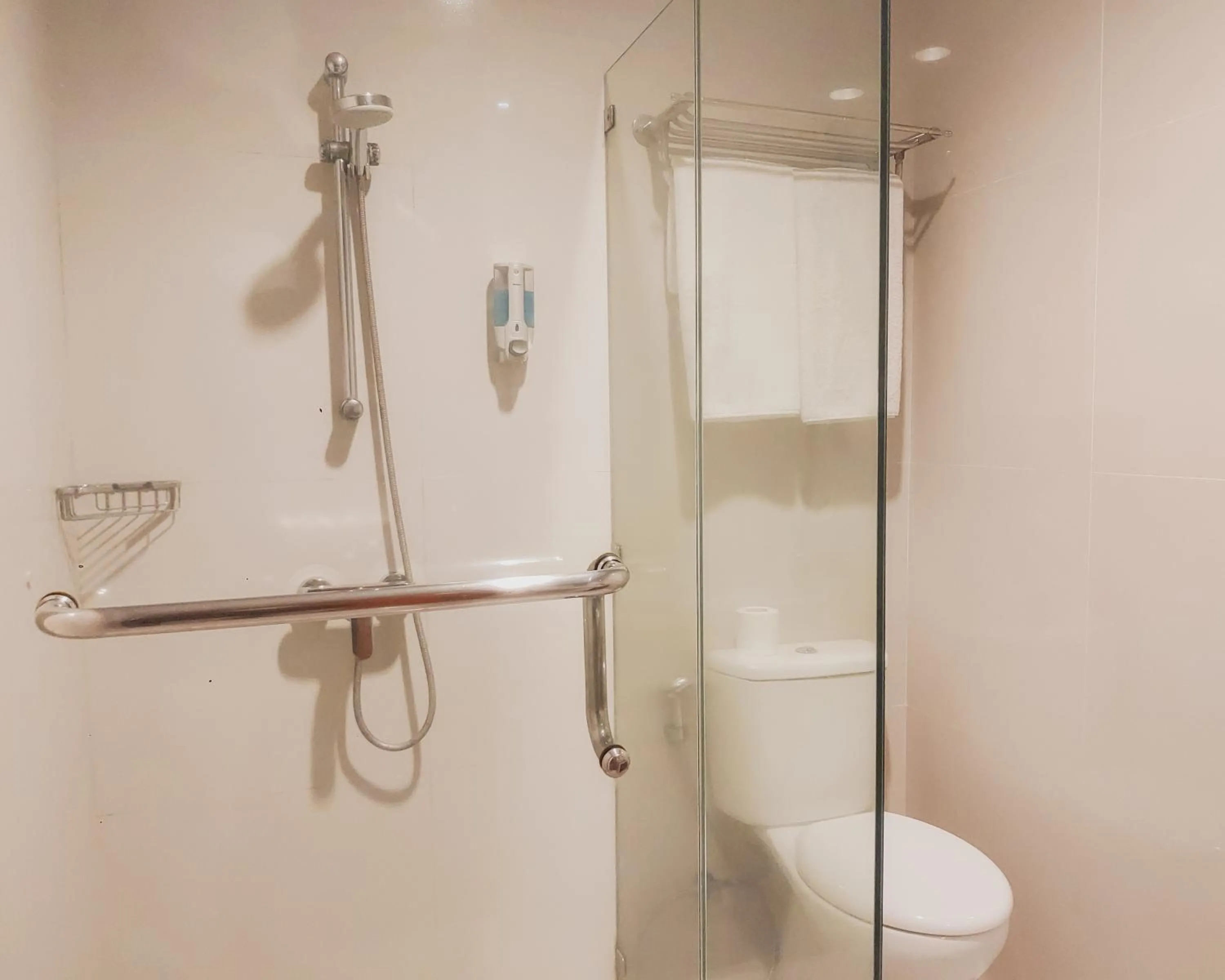 Shower in Seminyak Square Hotel And Villas