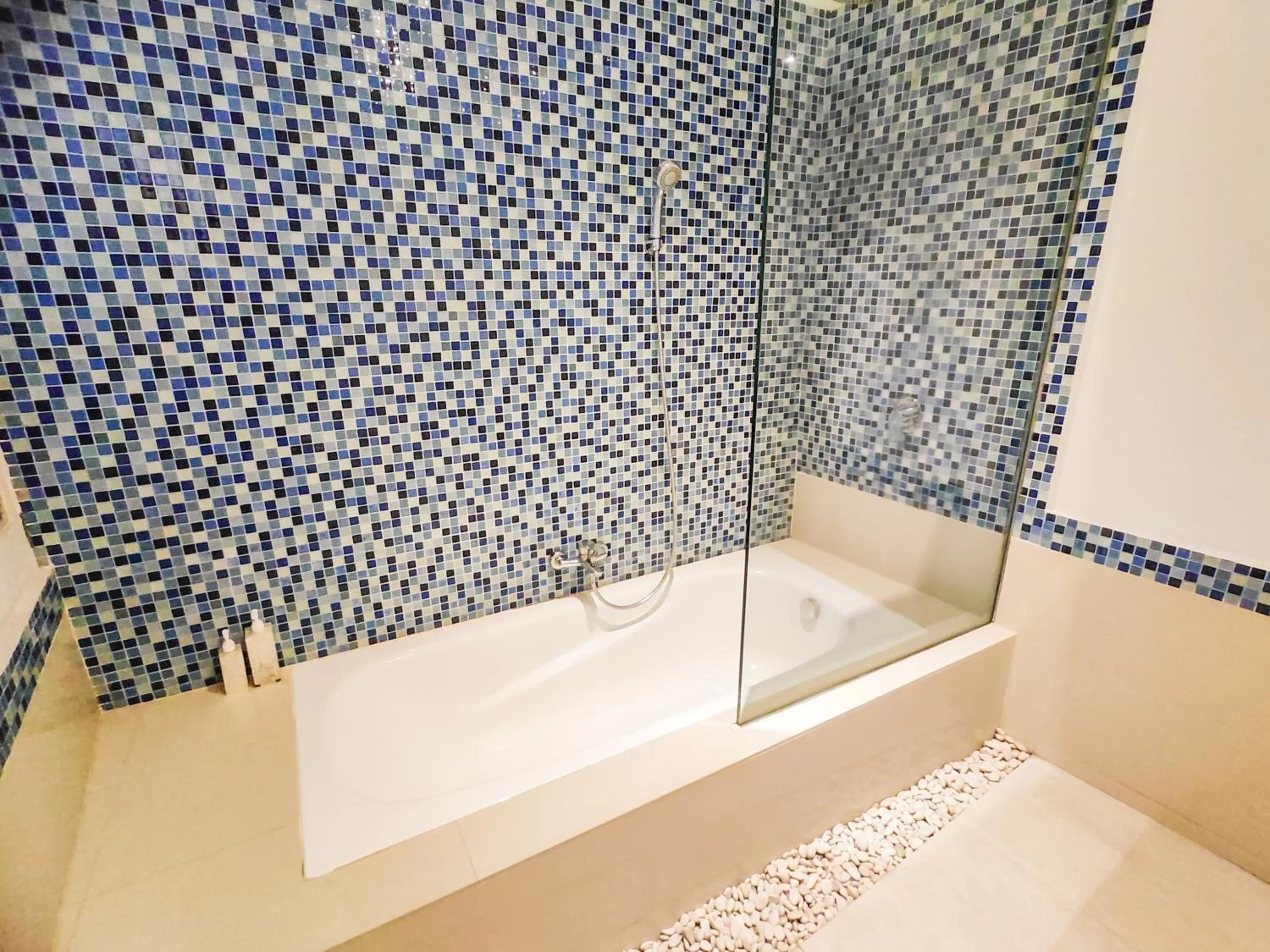 Shower in Seminyak Square Hotel And Villas