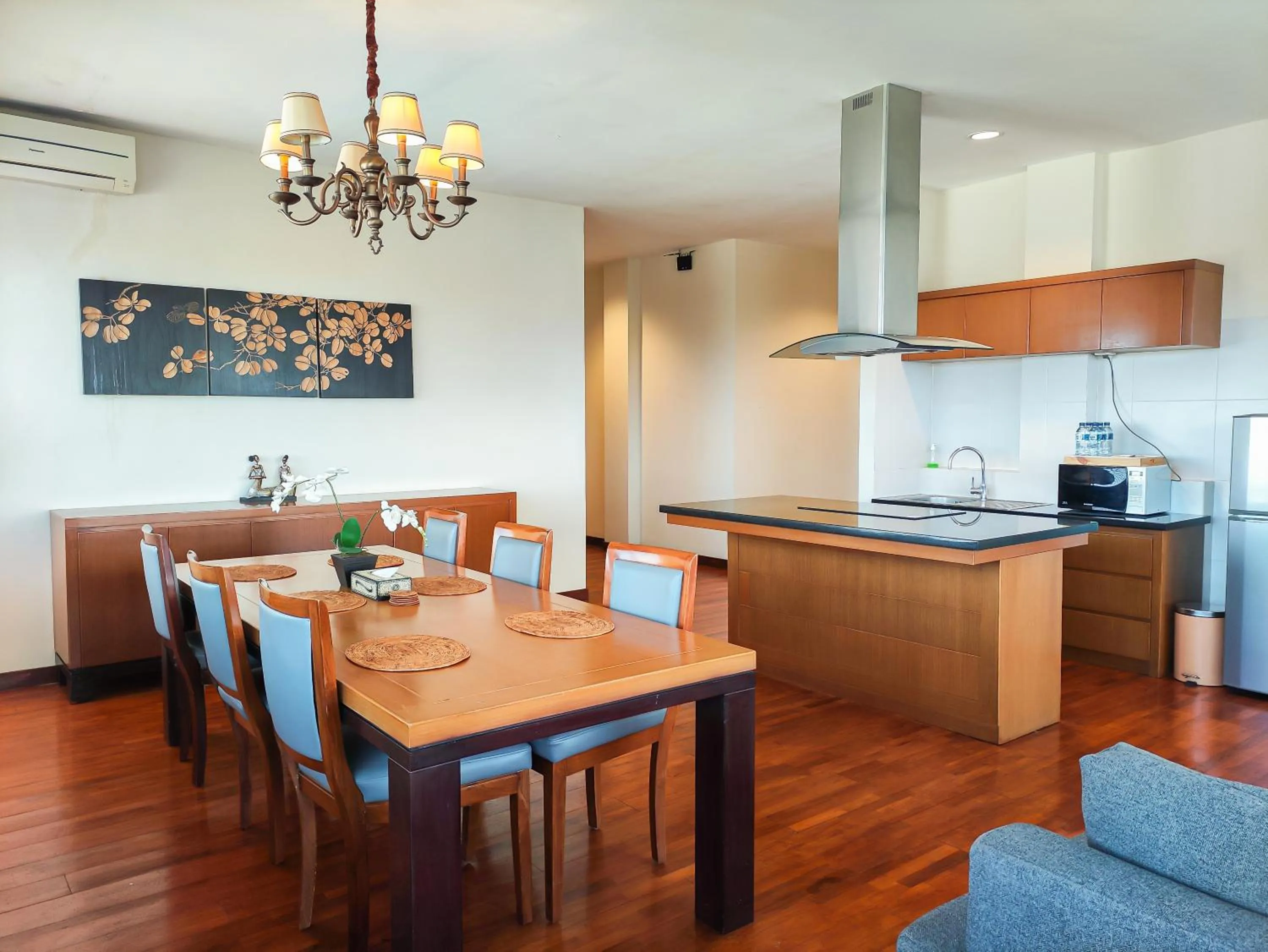Kitchen or kitchenette in Seminyak Square Hotel And Villas