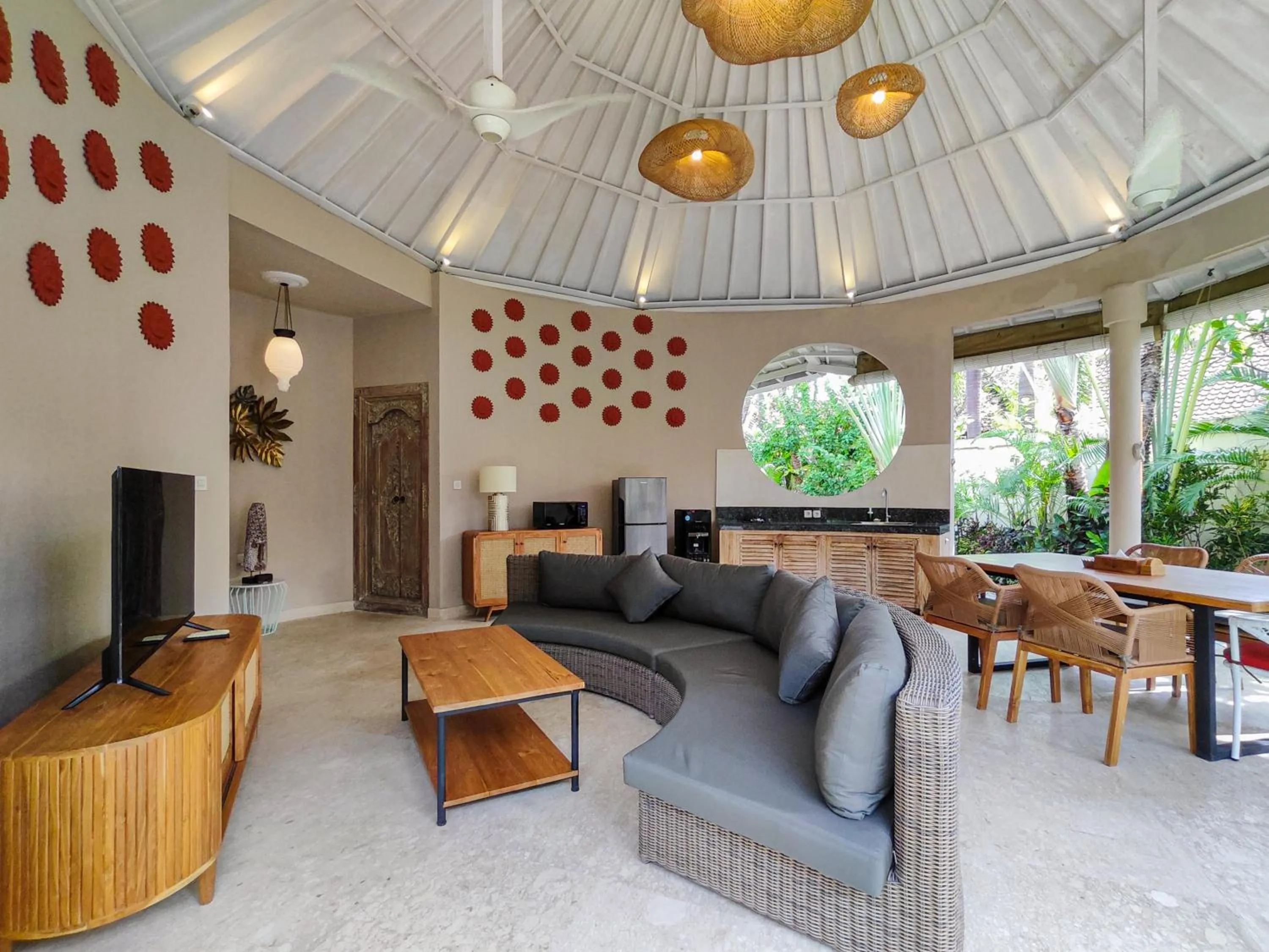 TV and multimedia in Seminyak Square Hotel And Villas