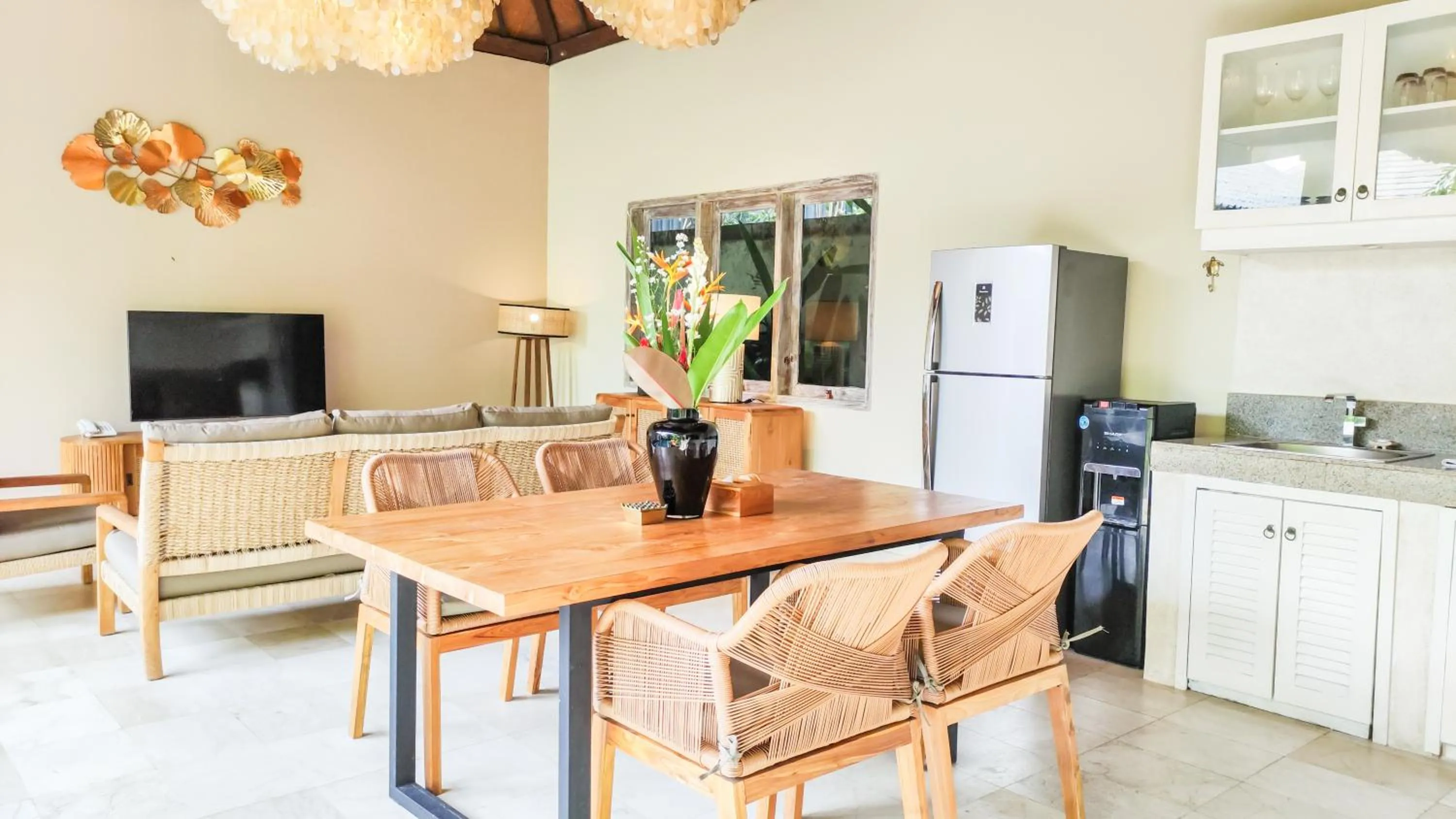 TV and multimedia in Seminyak Square Hotel And Villas