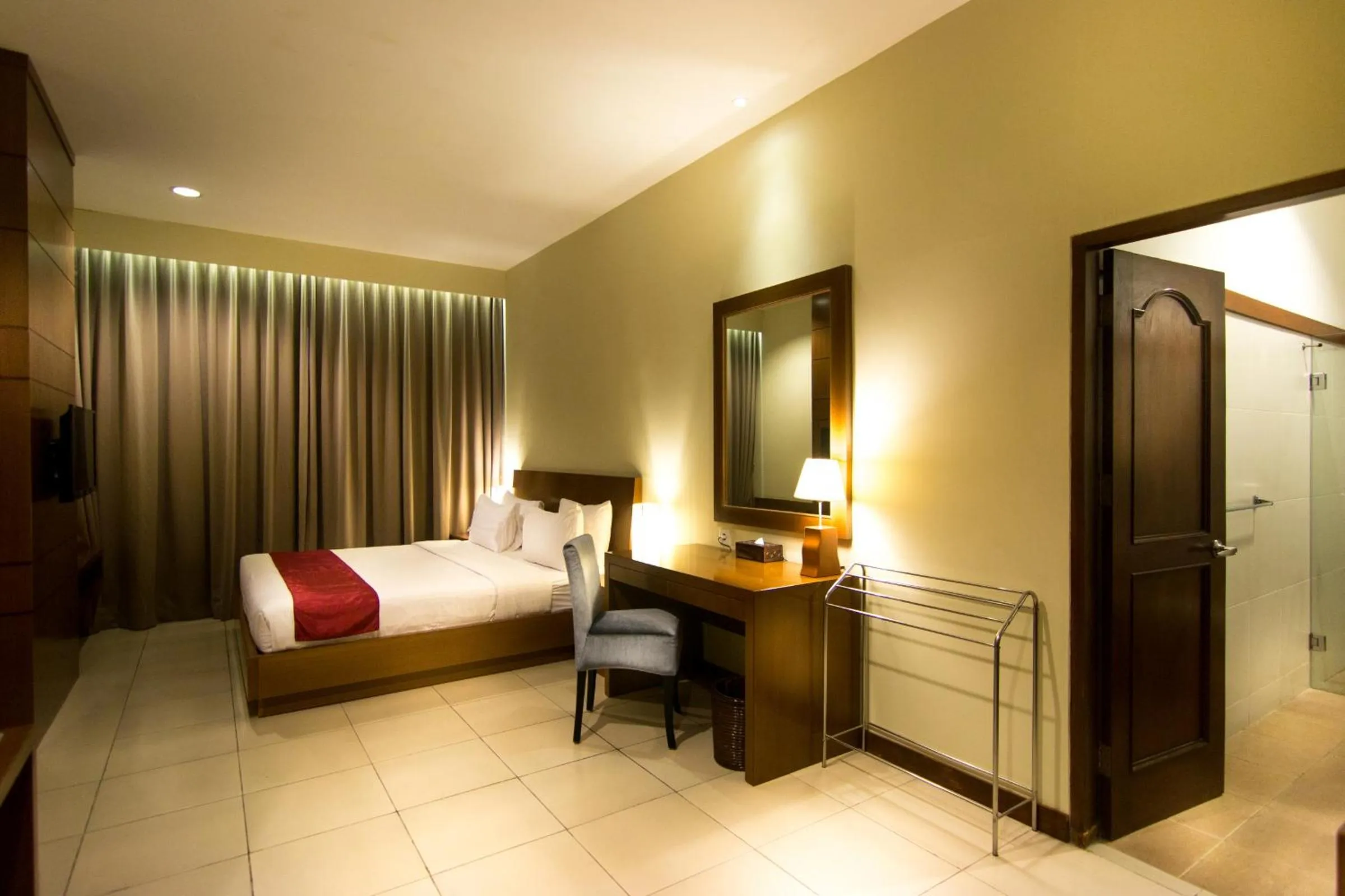 Bedroom, Bed in Seminyak Square Hotel And Villas