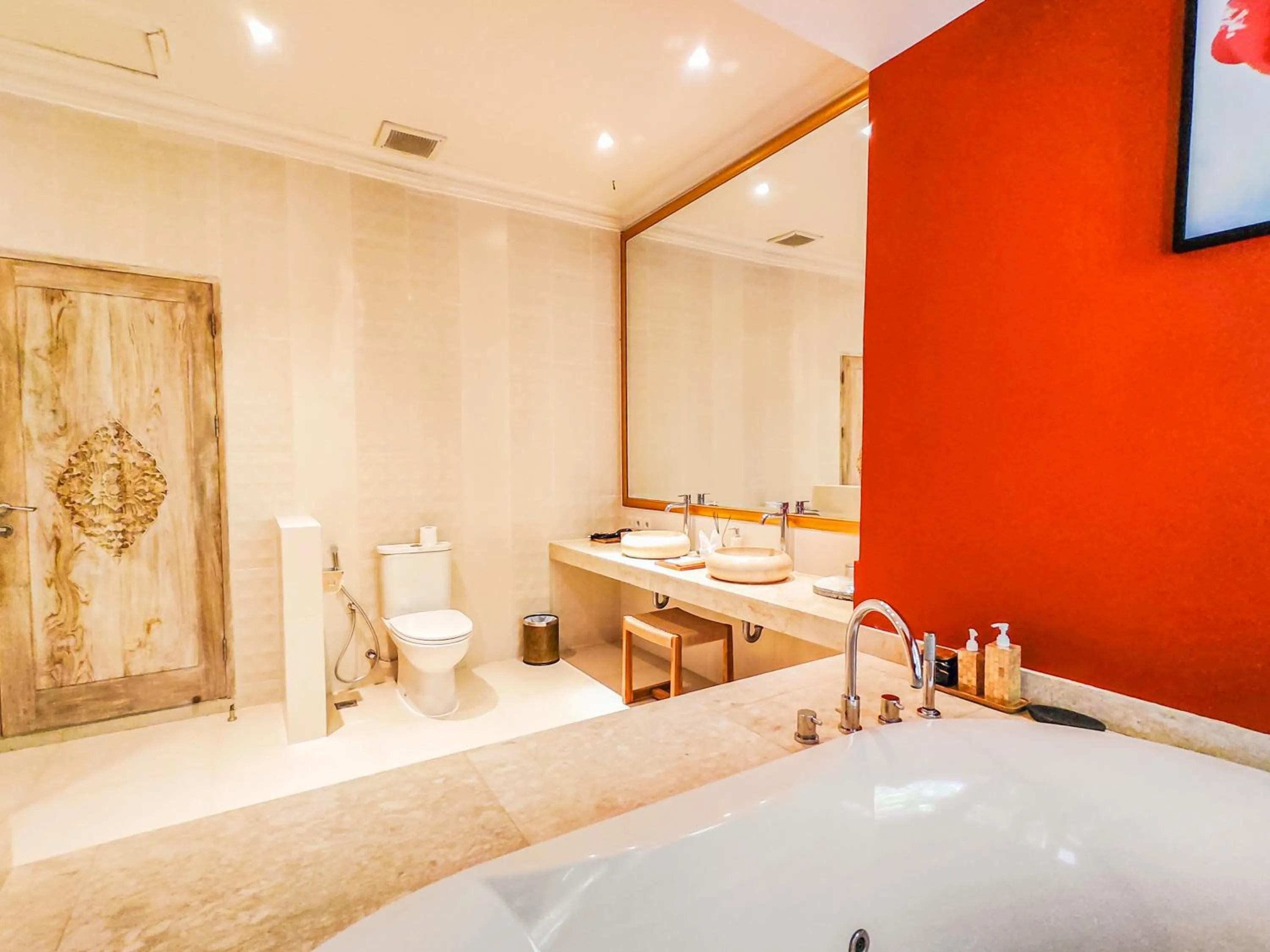 Bathroom in Seminyak Square Hotel And Villas