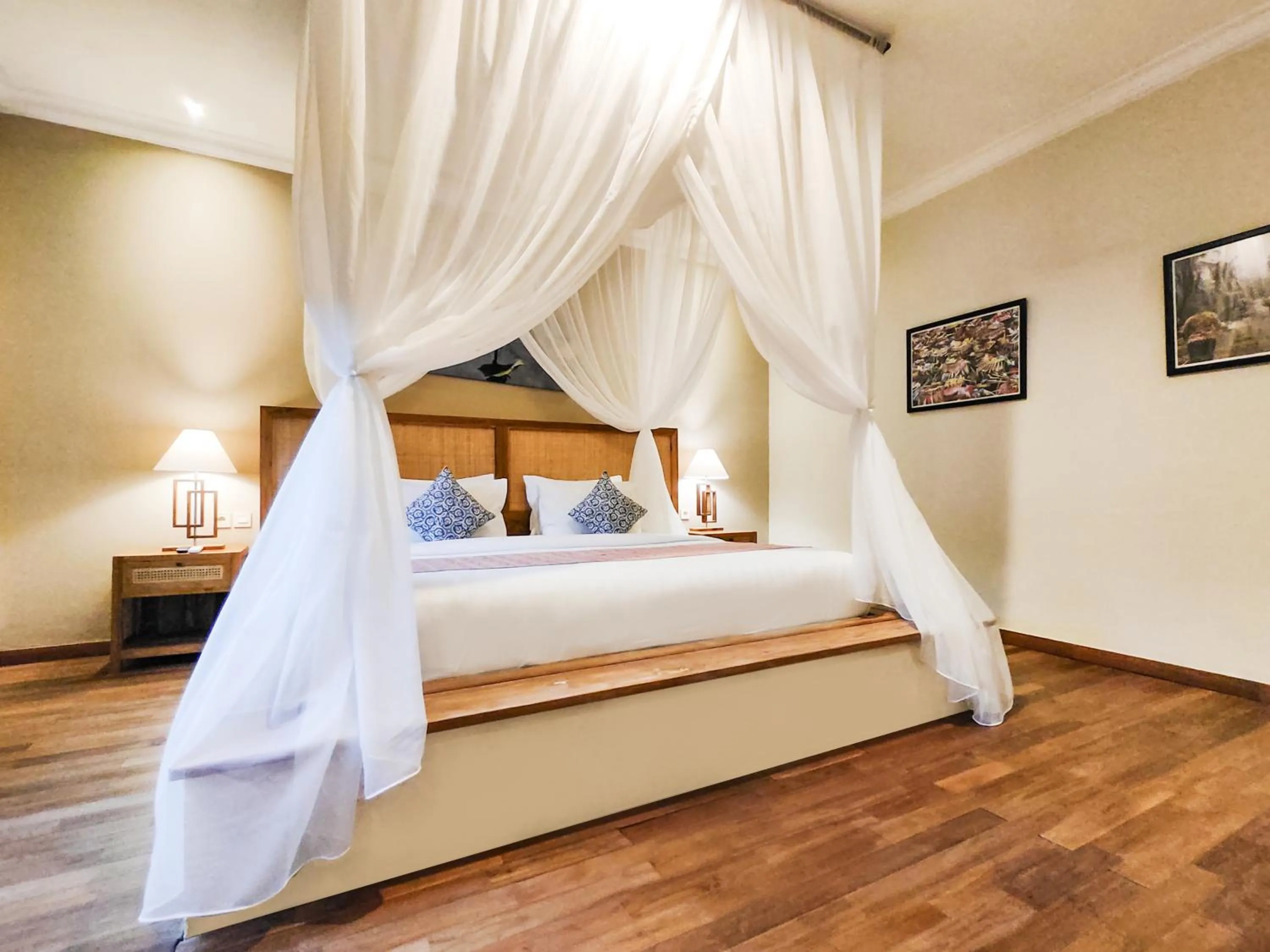 Bed in Seminyak Square Hotel And Villas