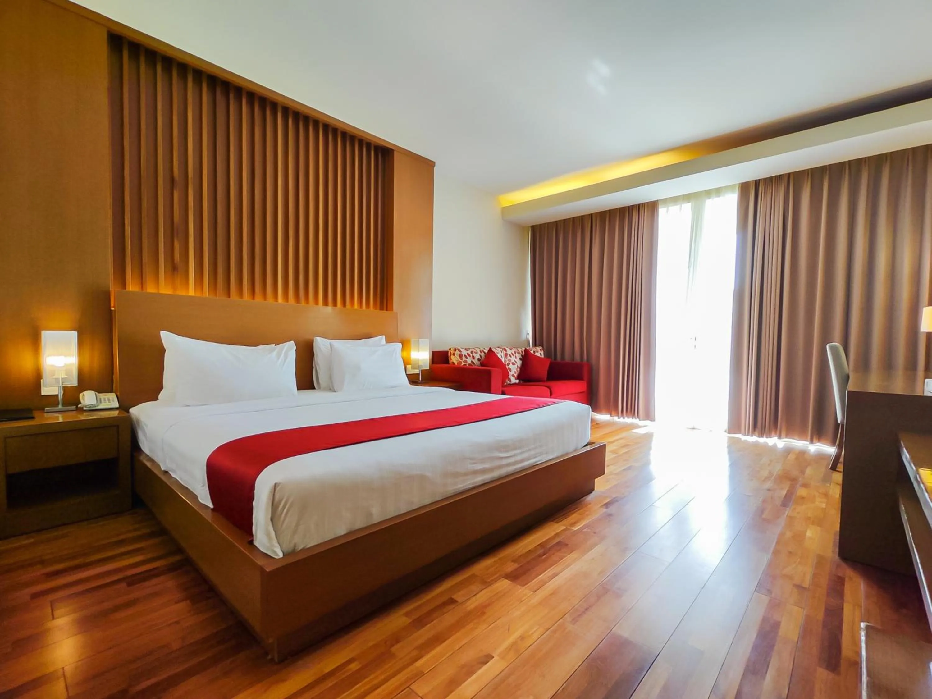 Bed in Seminyak Square Hotel And Villas