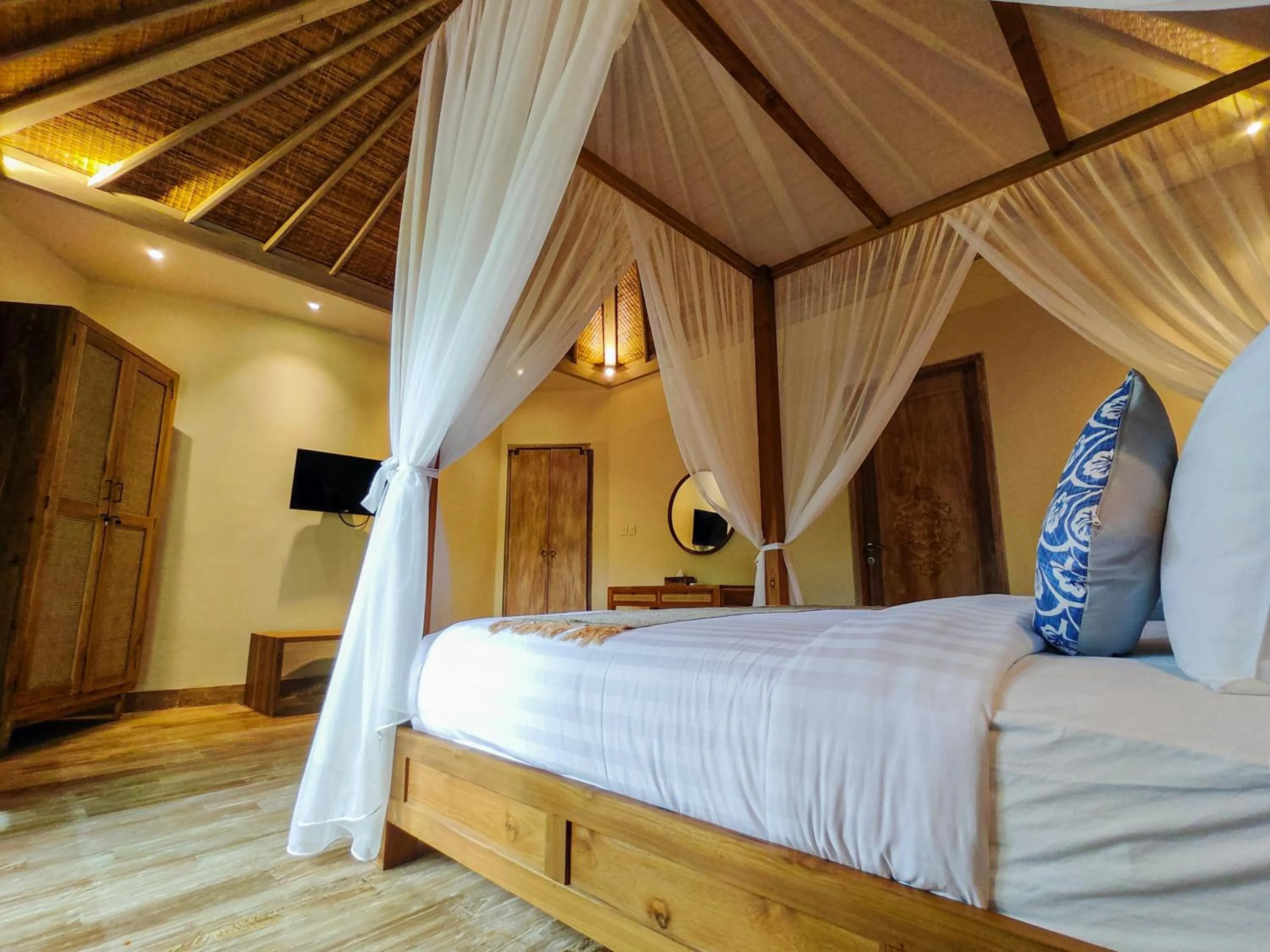 Bed in Seminyak Square Hotel And Villas