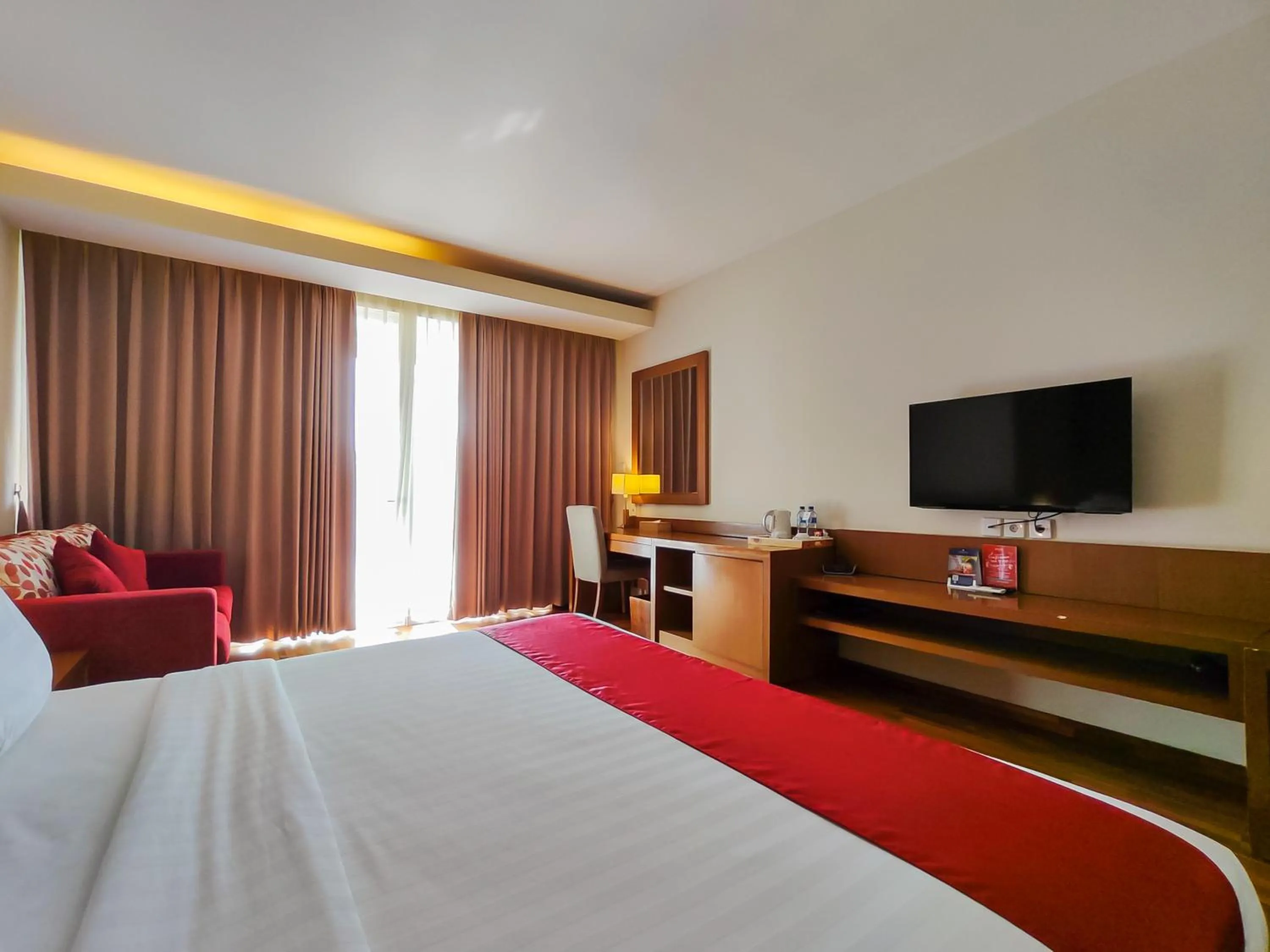 Bed in Seminyak Square Hotel And Villas