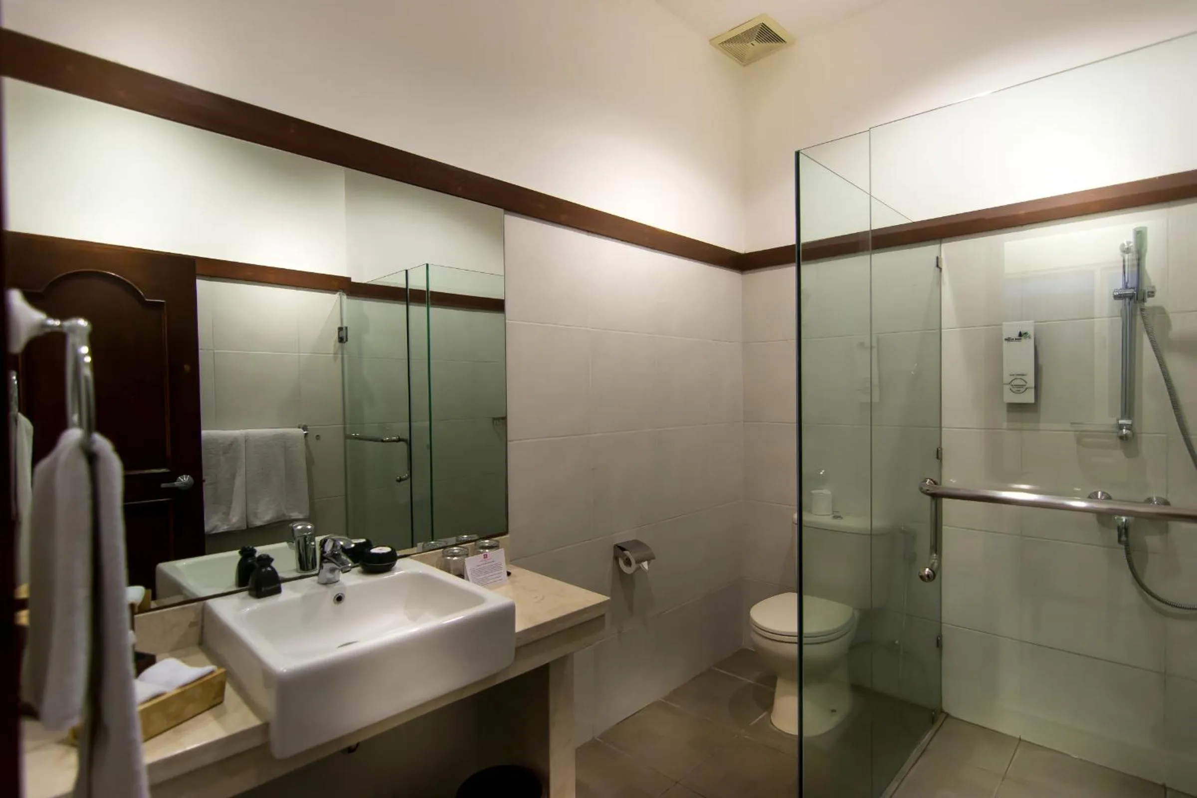 Bathroom in Seminyak Square Hotel And Villas