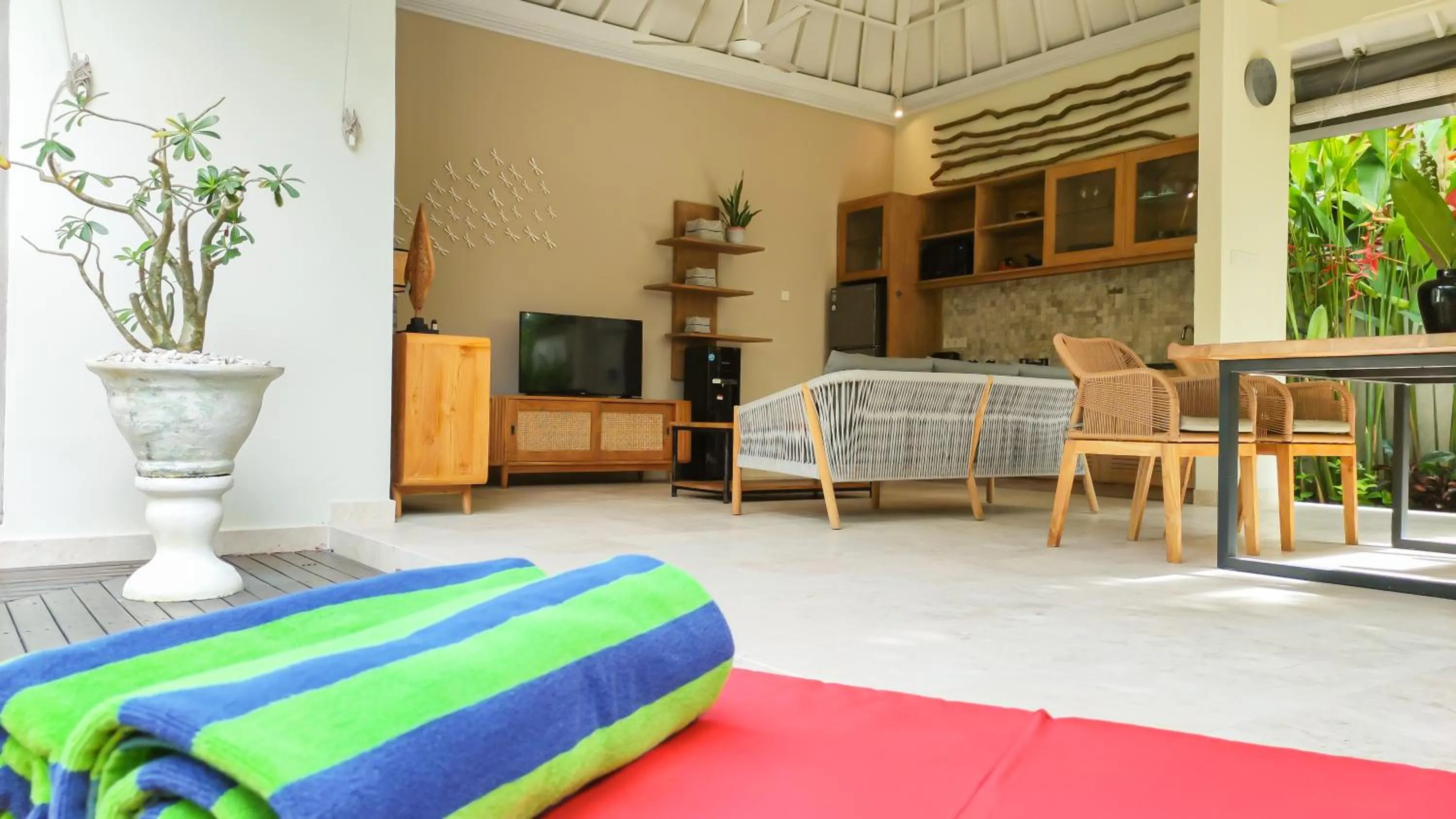 Patio in Seminyak Square Hotel And Villas