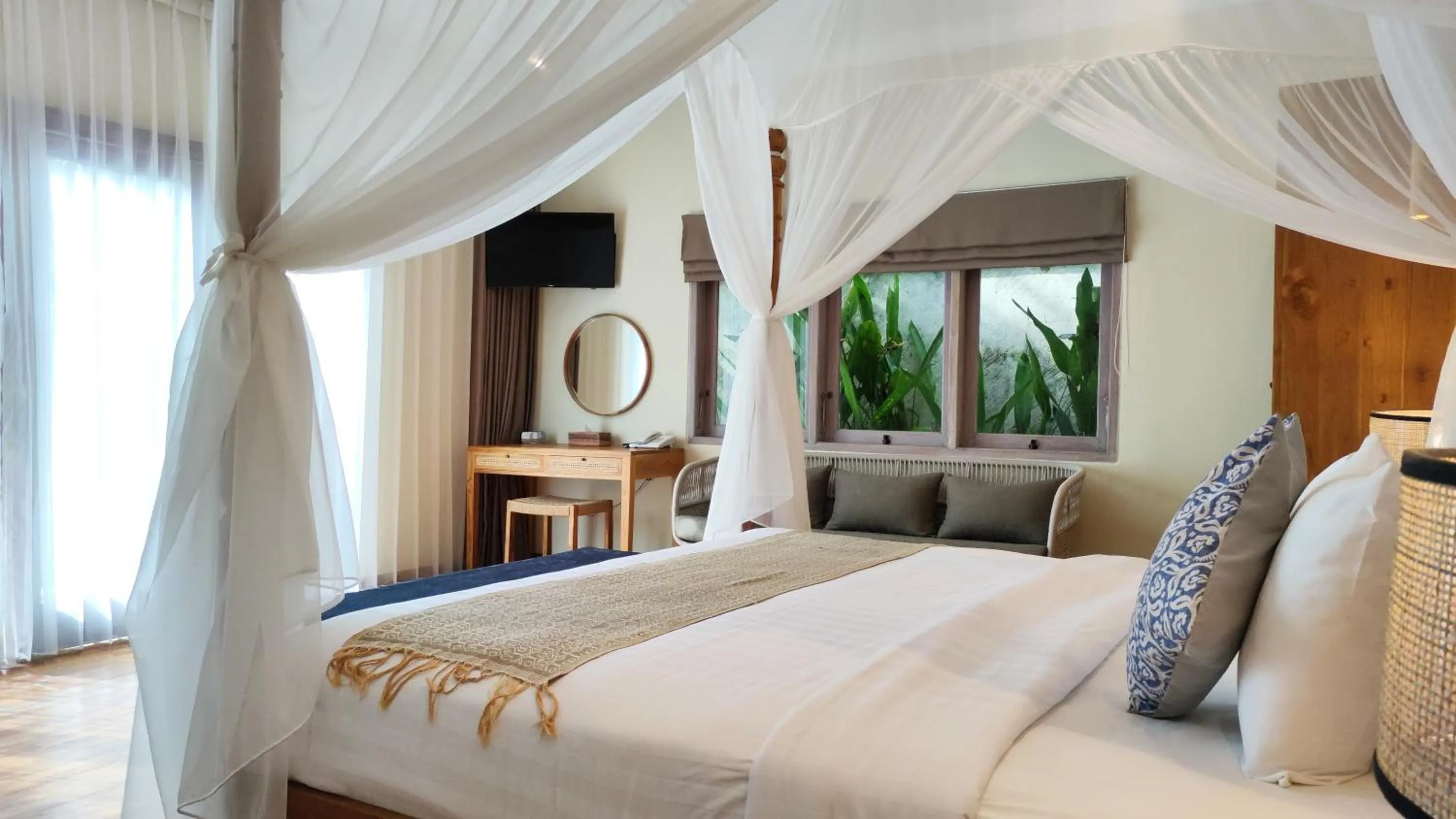 Bed in Seminyak Square Hotel And Villas
