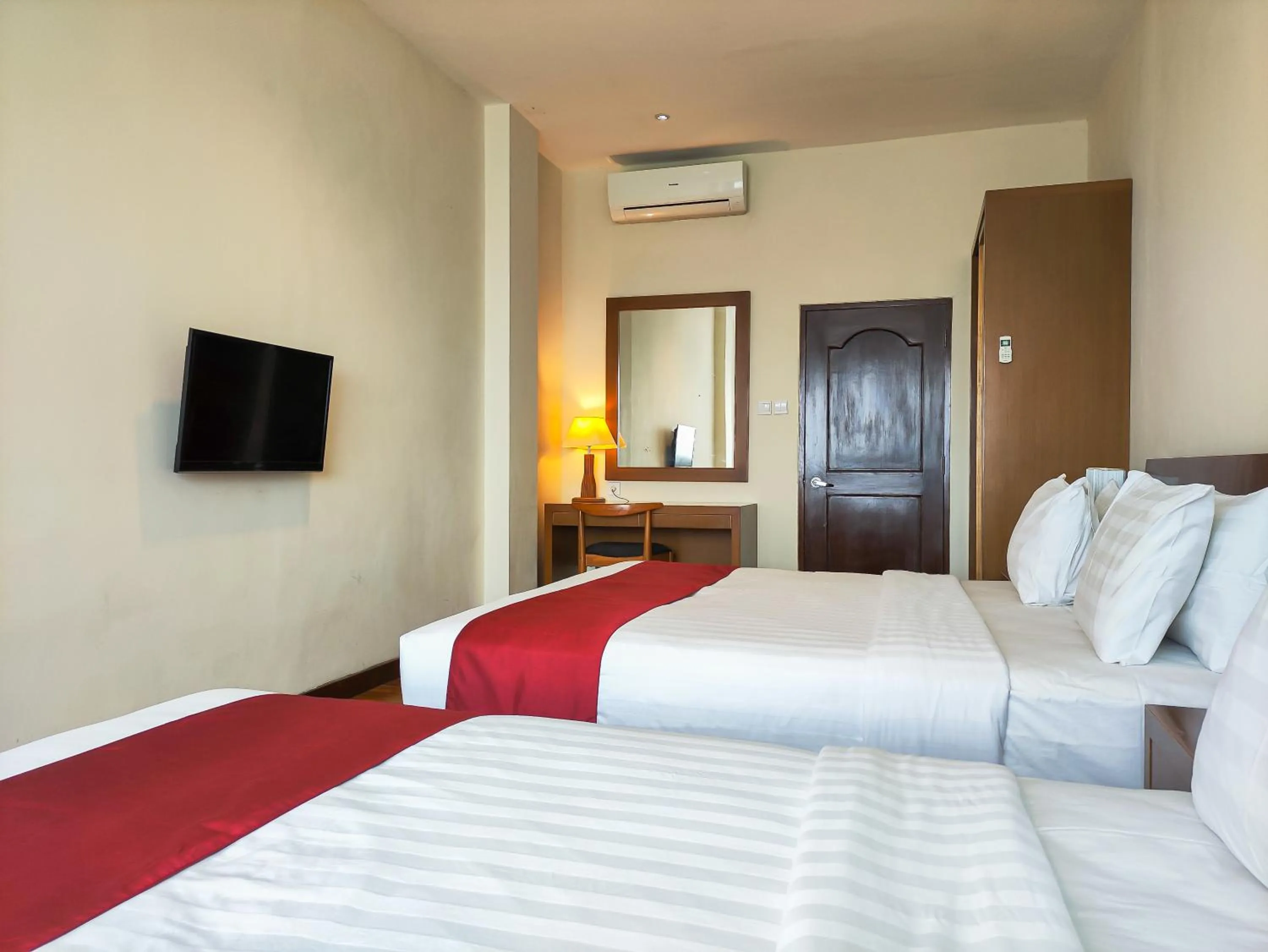 Bed in Seminyak Square Hotel And Villas