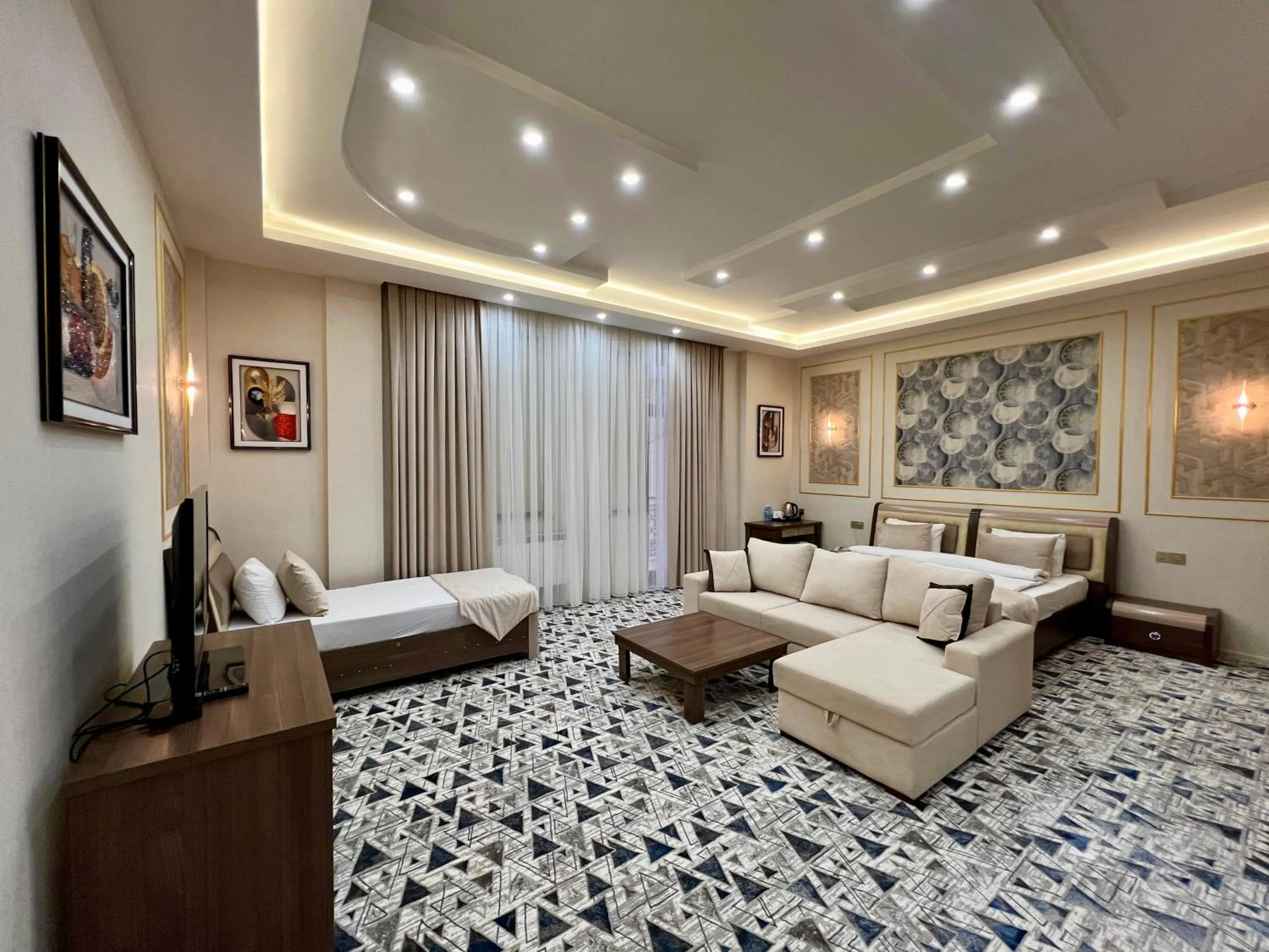 Photo of the whole room, Bed in Royal Mansion Hotel