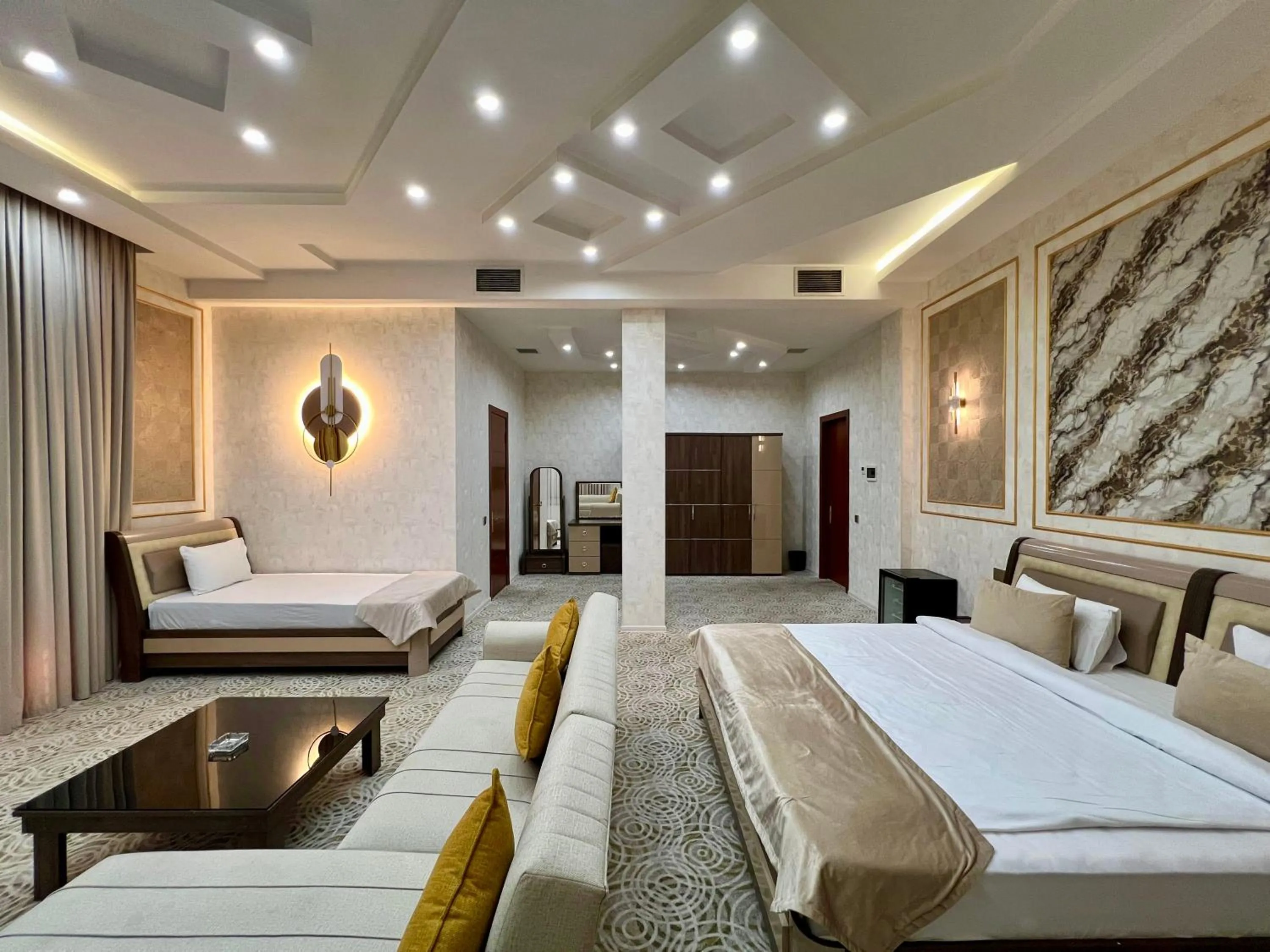 Photo of the whole room, Bed in Royal Mansion Hotel