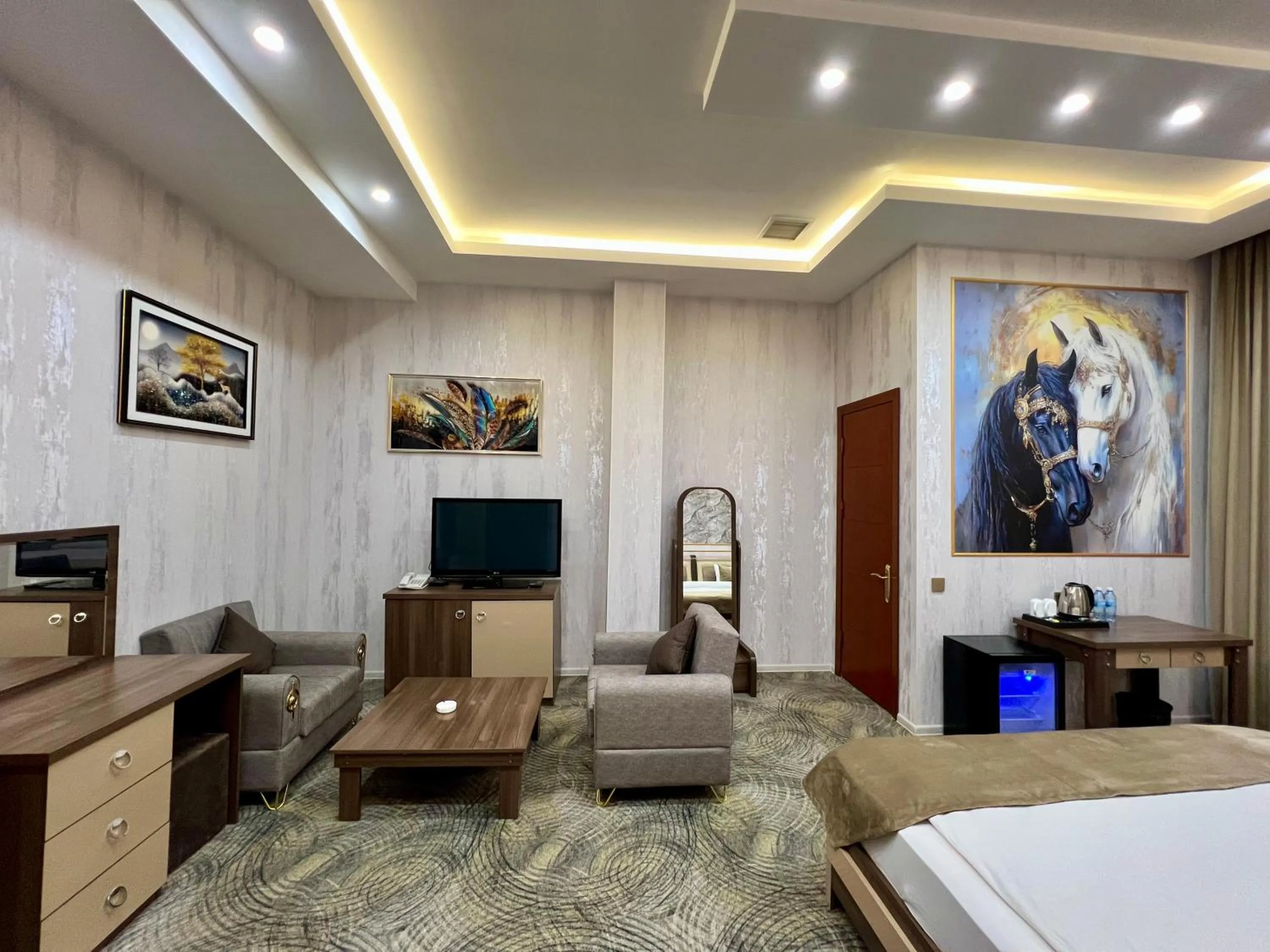 Seating area, Bed in Royal Mansion Hotel