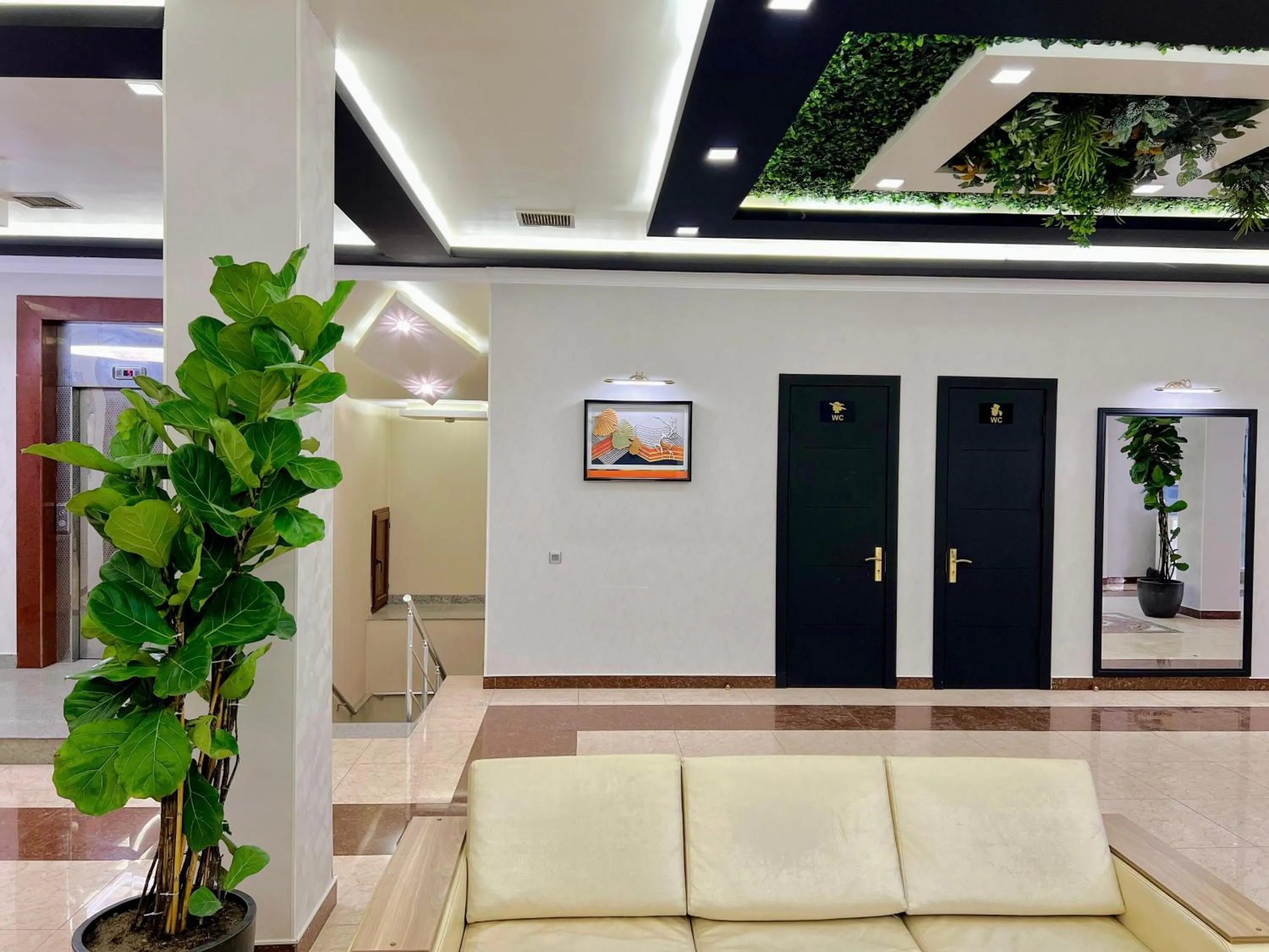 Lobby or reception in Royal Mansion Hotel