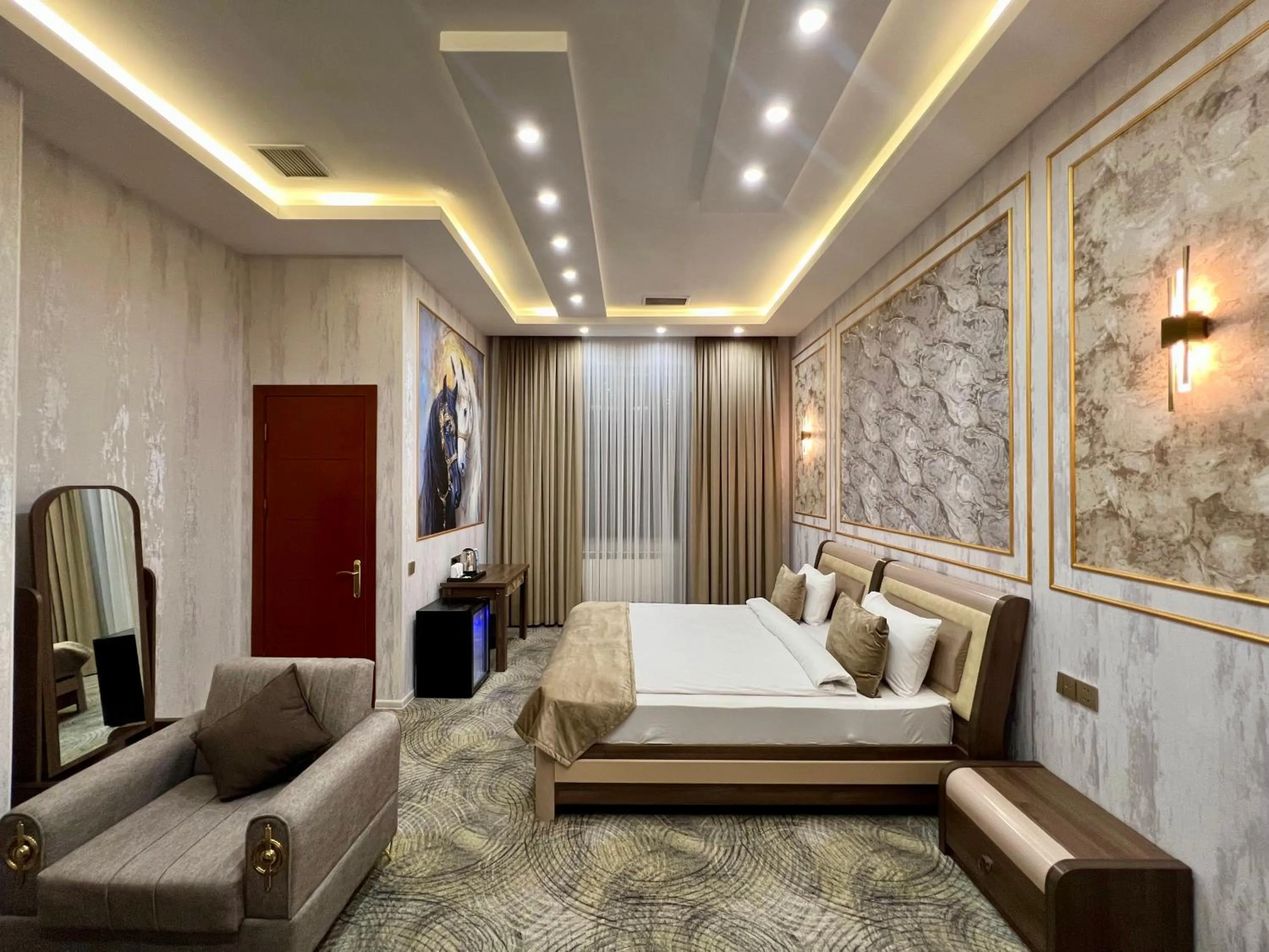 Bedroom, Bed in Royal Mansion Hotel