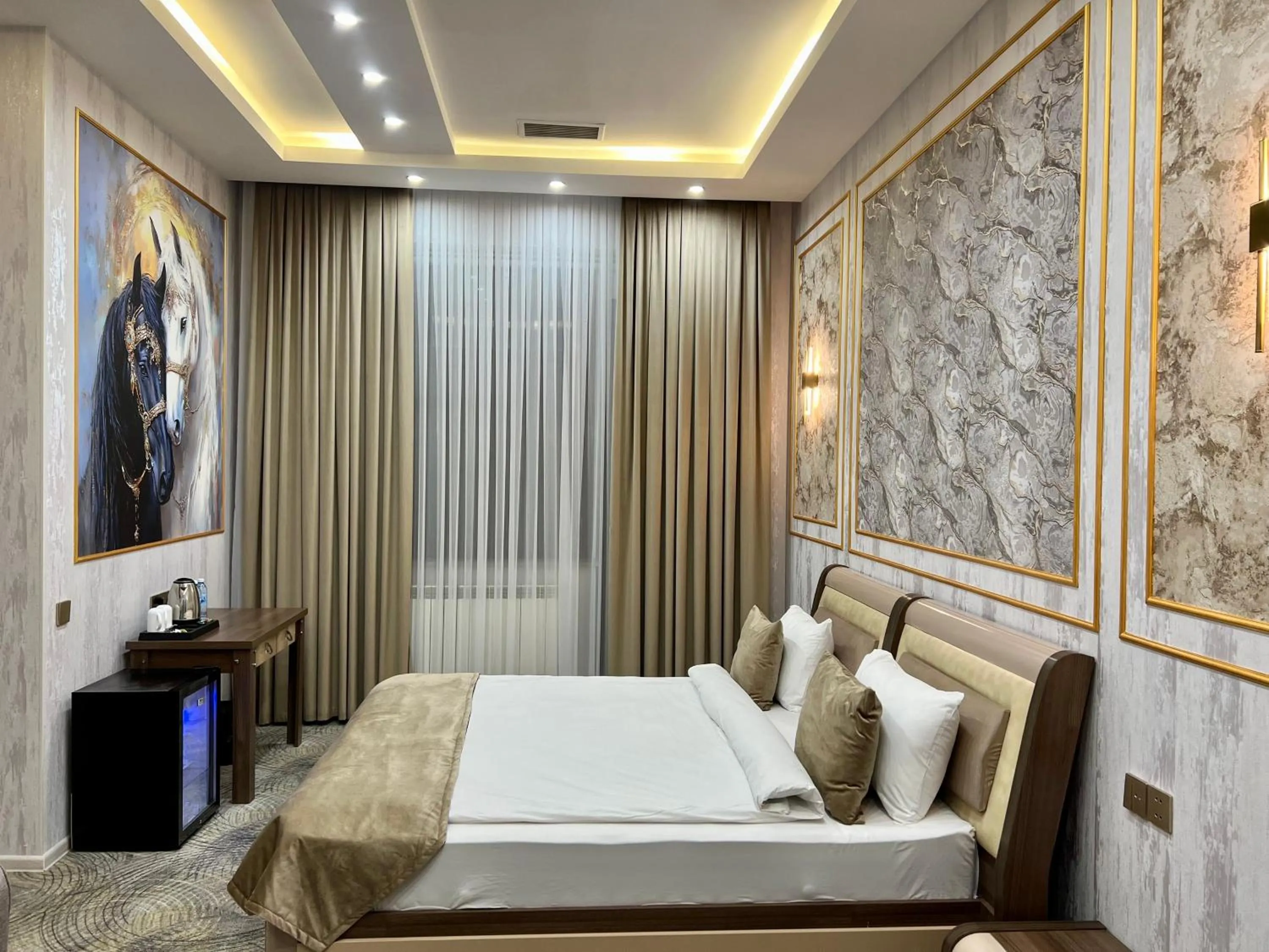 Bedroom, Bed in Royal Mansion Hotel