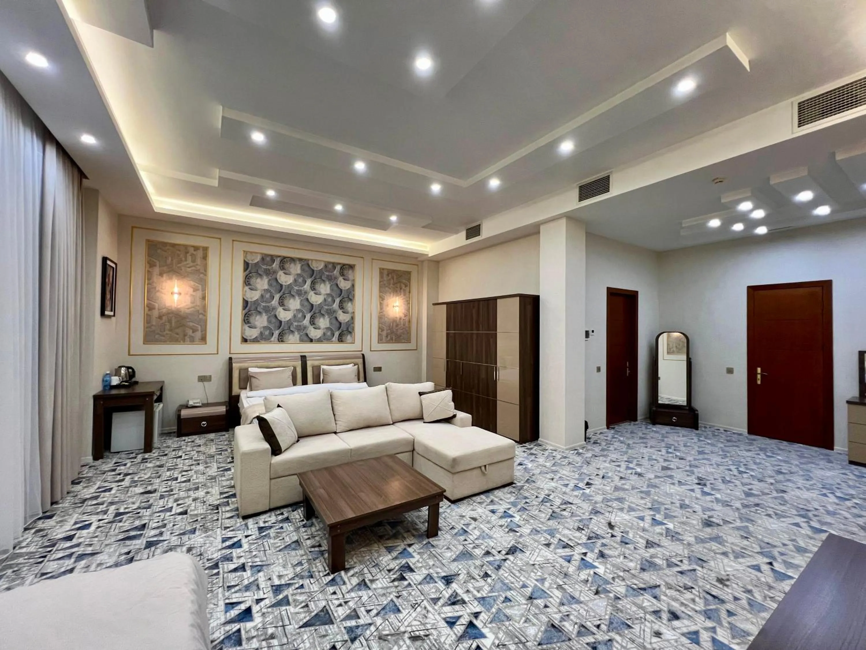 Photo of the whole room in Royal Mansion Hotel