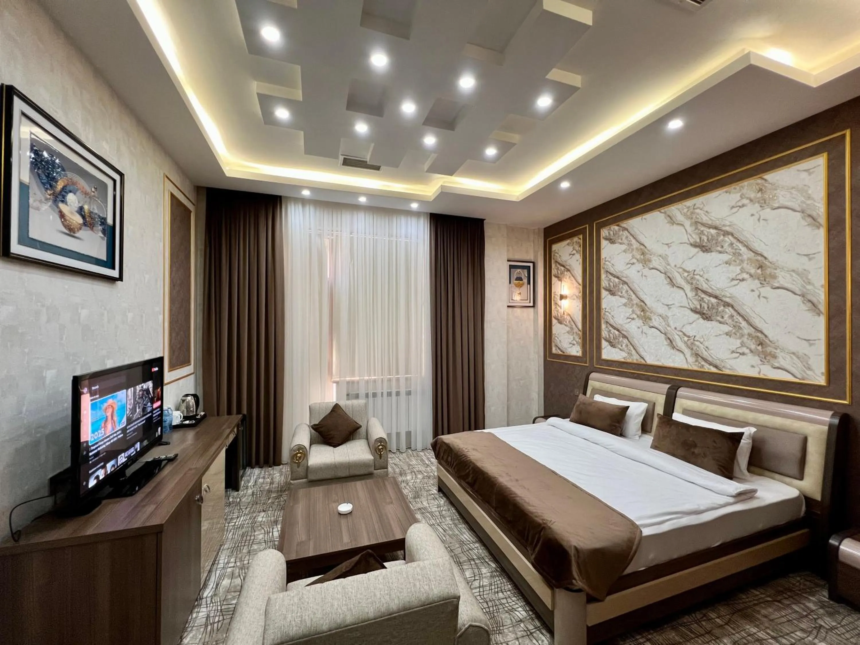 Bedroom, Bed in Royal Mansion Hotel