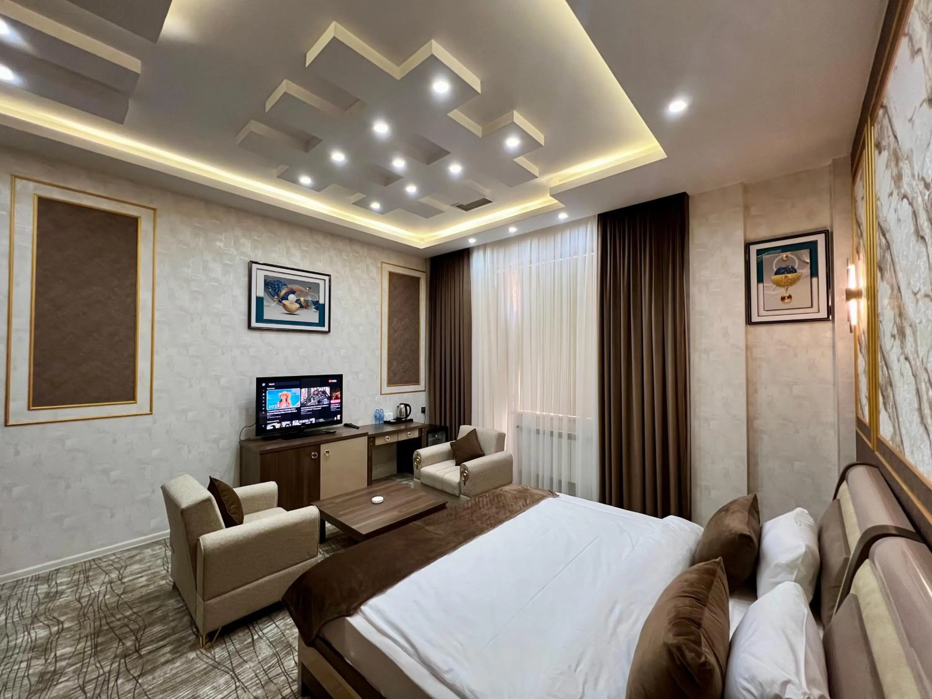 Bedroom, Bed in Royal Mansion Hotel