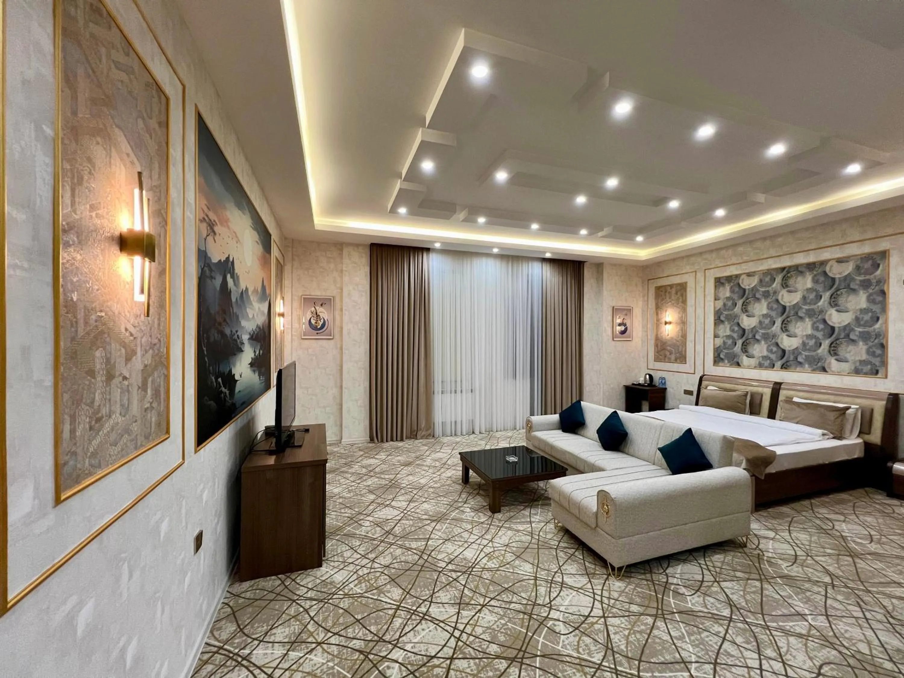 Photo of the whole room, Bed in Royal Mansion Hotel