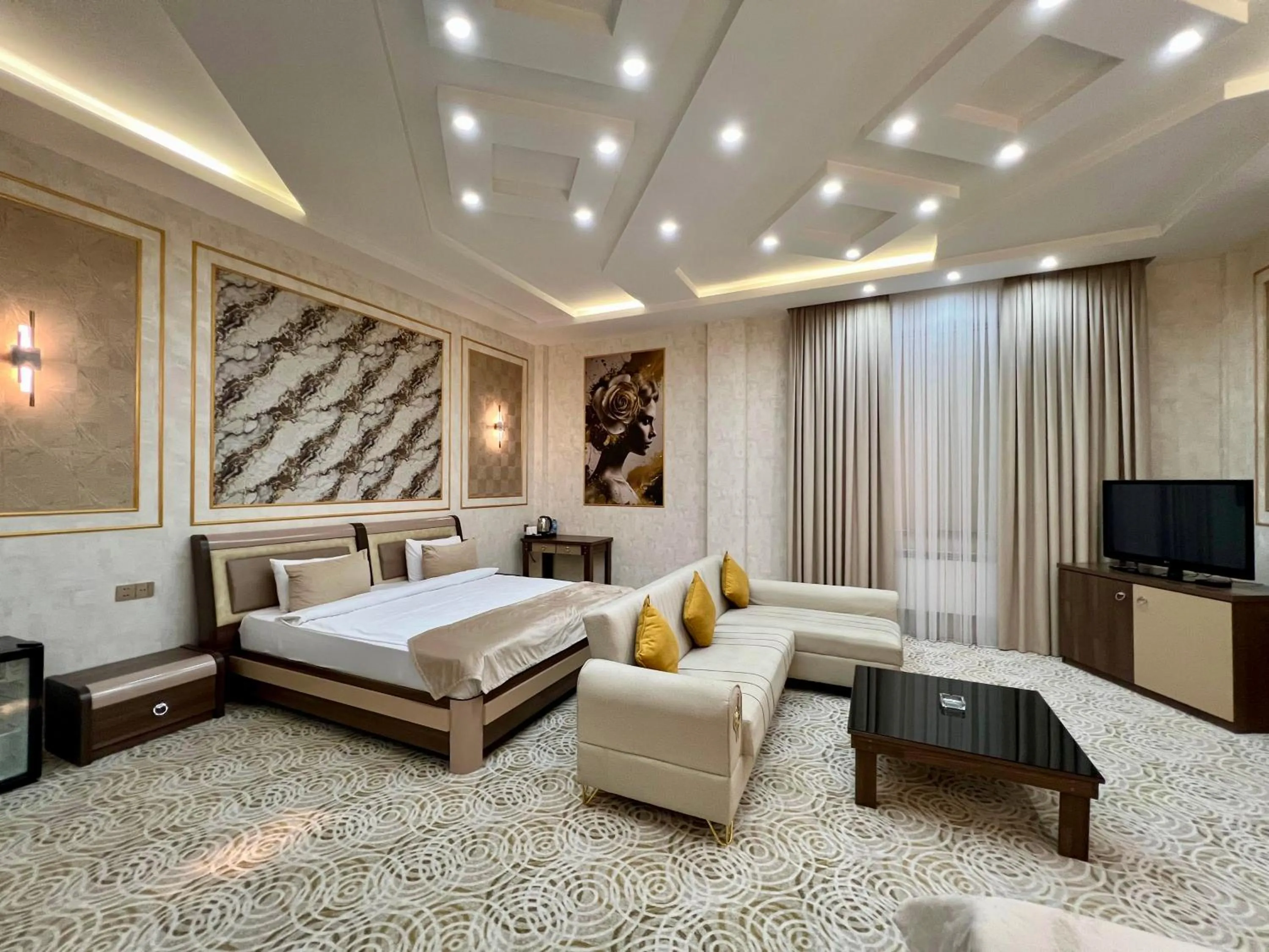 Photo of the whole room, Bed in Royal Mansion Hotel