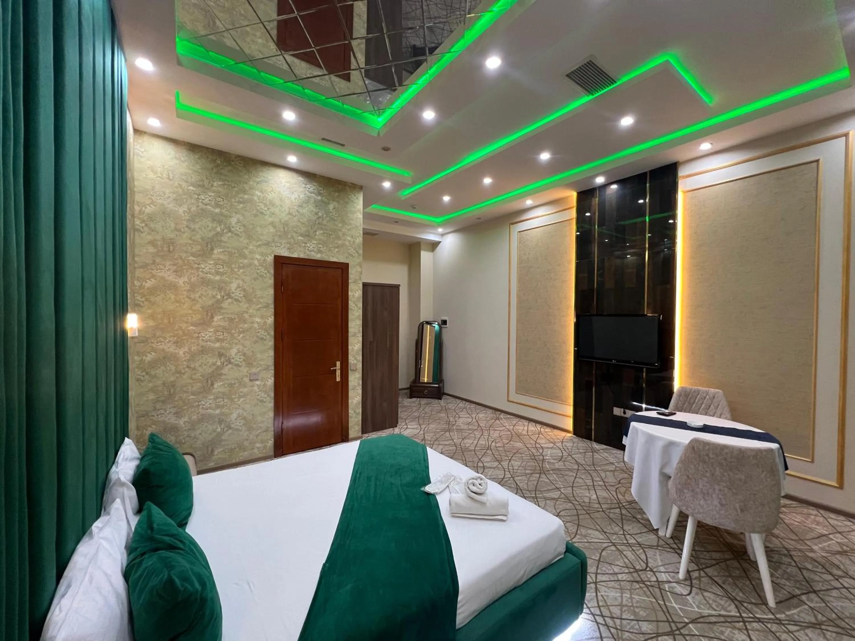 Photo of the whole room, Bed in Royal Mansion Hotel