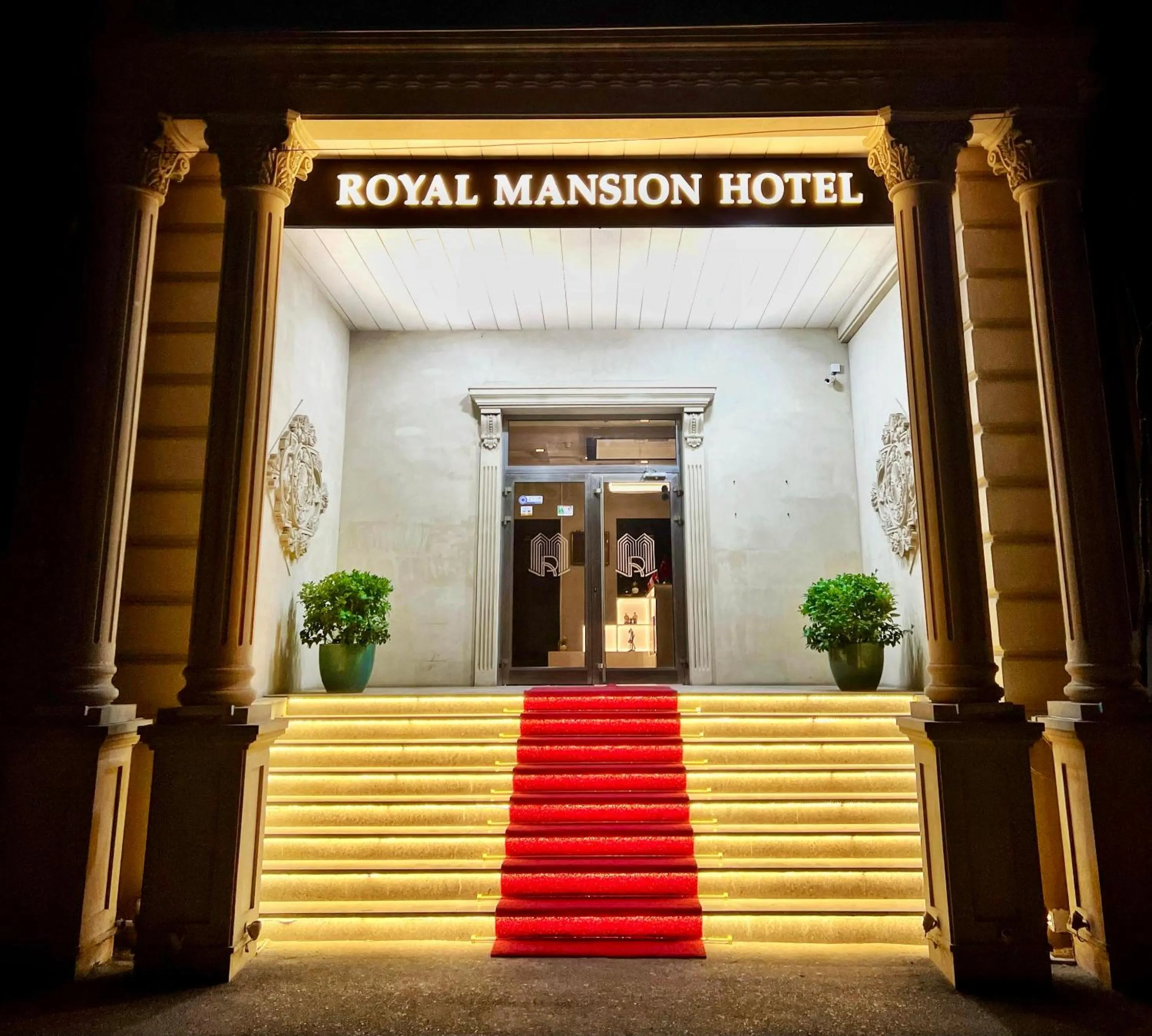 Facade/entrance in Royal Mansion Hotel