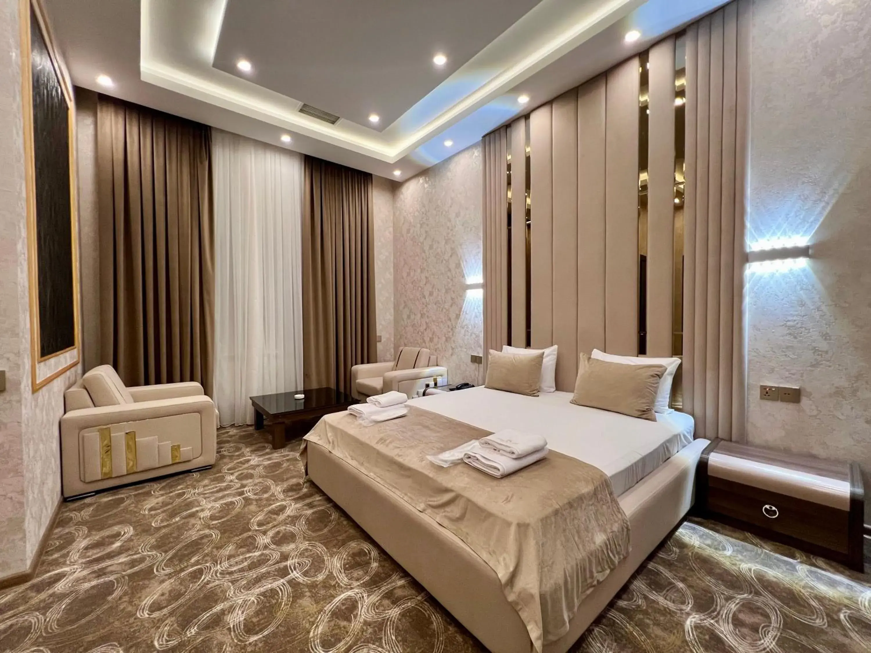 Deluxe King Room - single occupancy in Royal Mansion Hotel Deluxe King Room - single occupancy in Royal Mansion Hotel