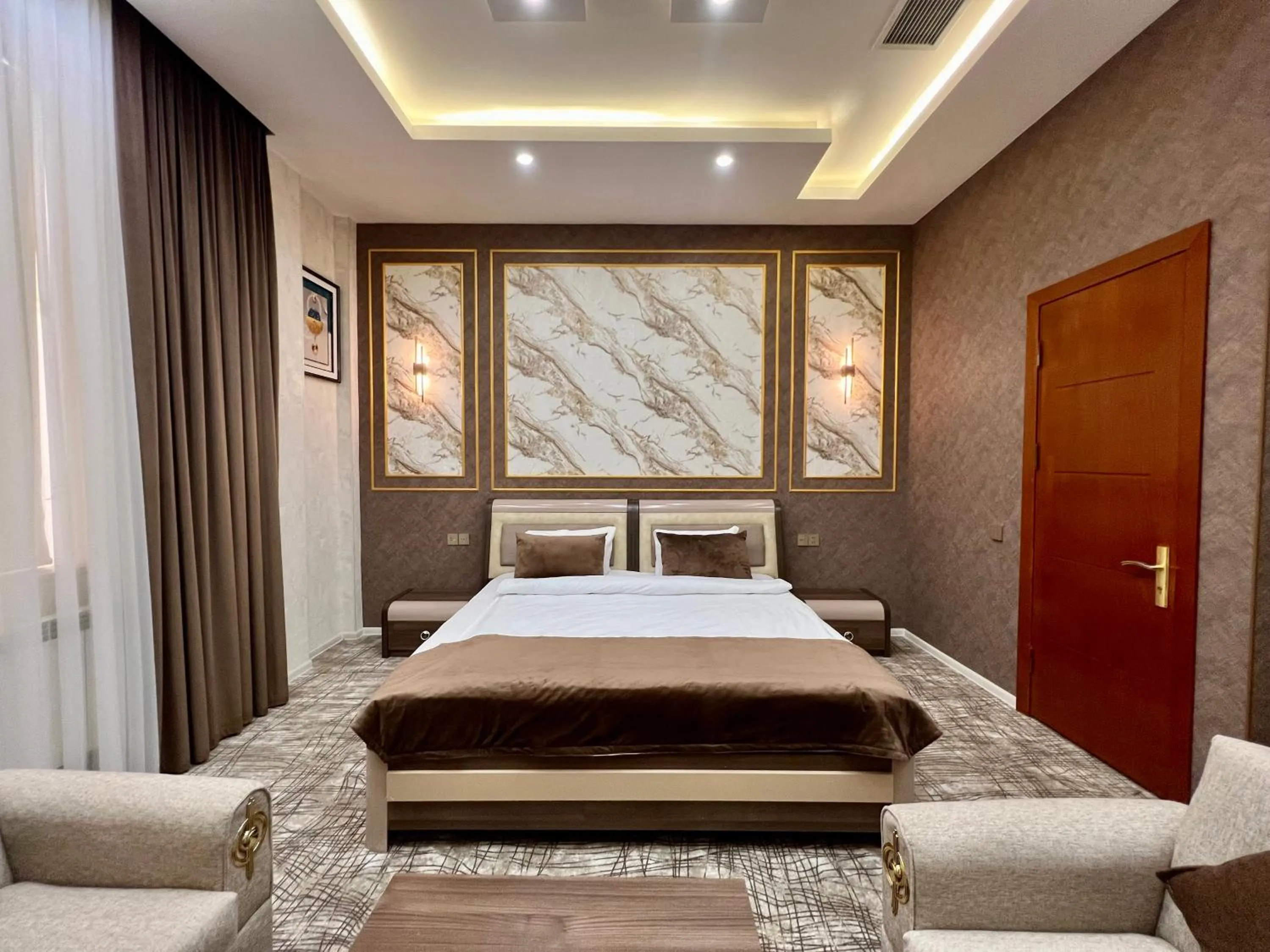 Bedroom, Bed in Royal Mansion Hotel