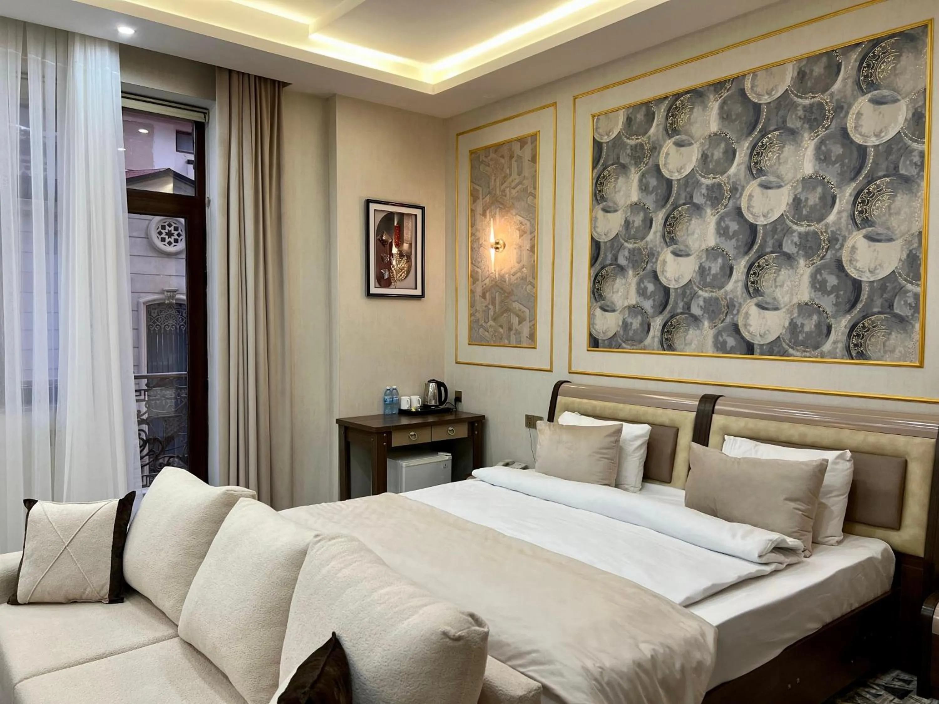 Bedroom, Bed in Royal Mansion Hotel