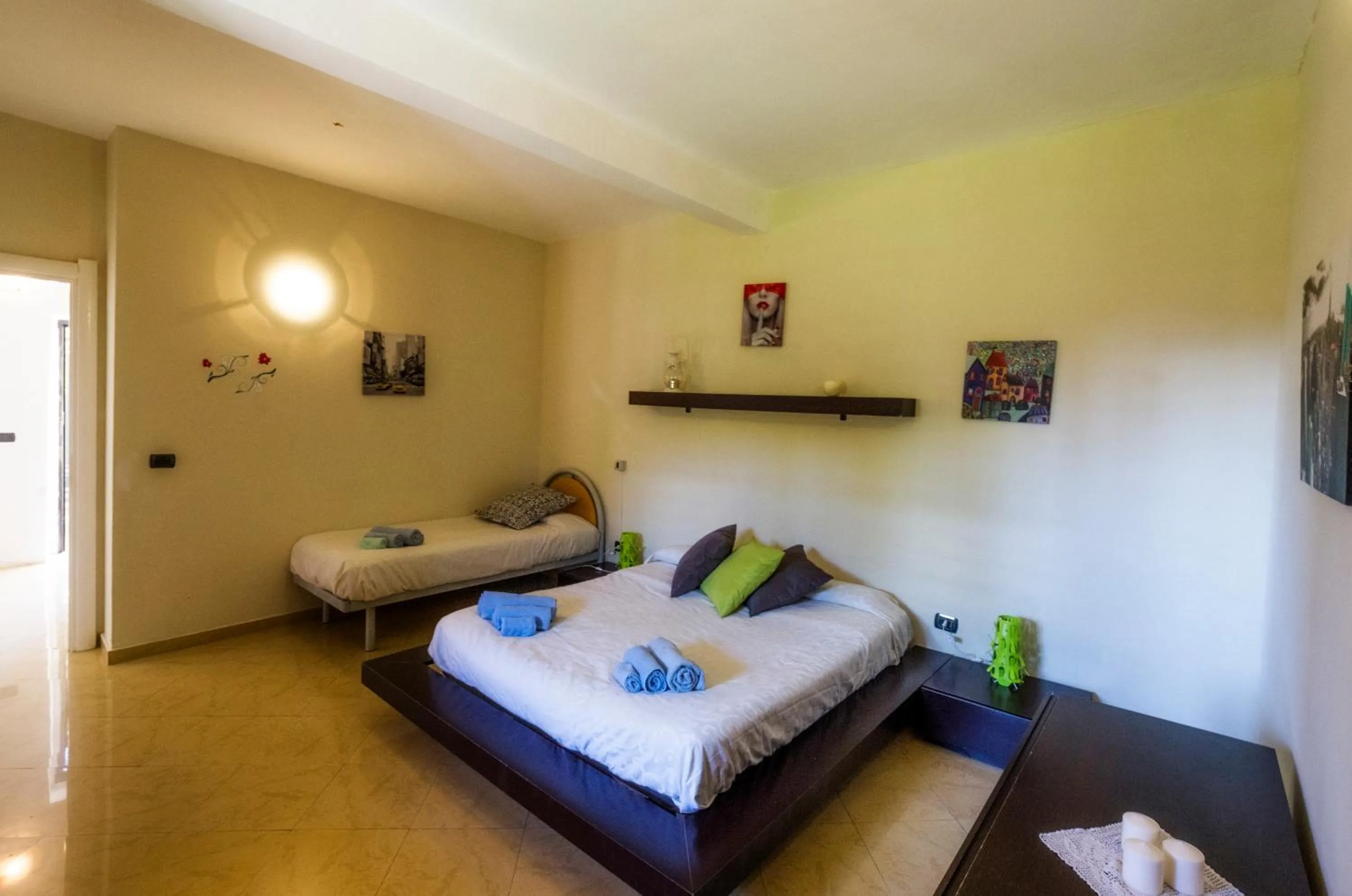 Photo of the whole room in Hotel Rainbow