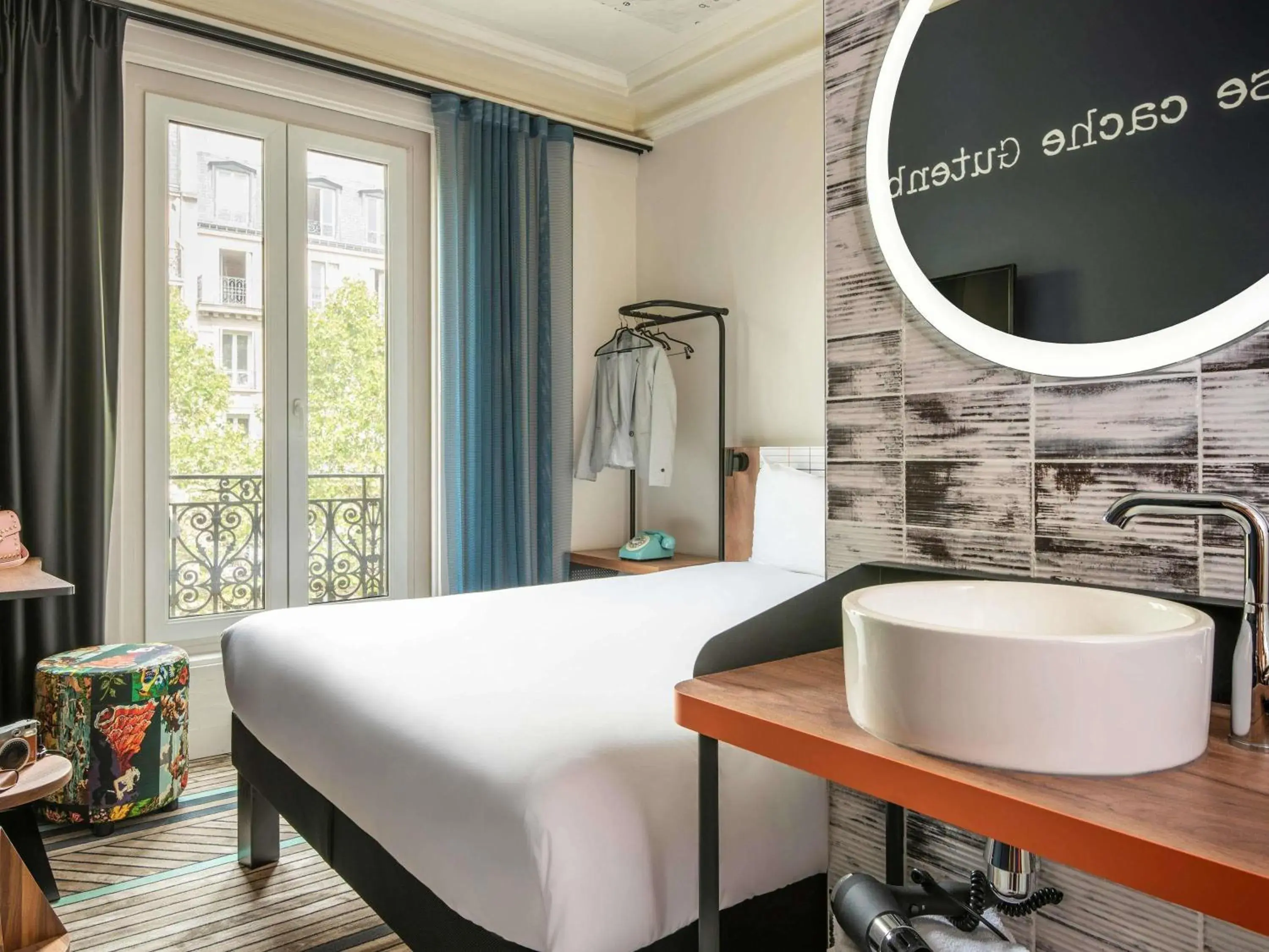 Property building, Bed in Ibis Styles Hotel Paris Gare de Lyon Bastille Property building, Bed in Ibis Styles Hotel Paris Gare de Lyon Bastille